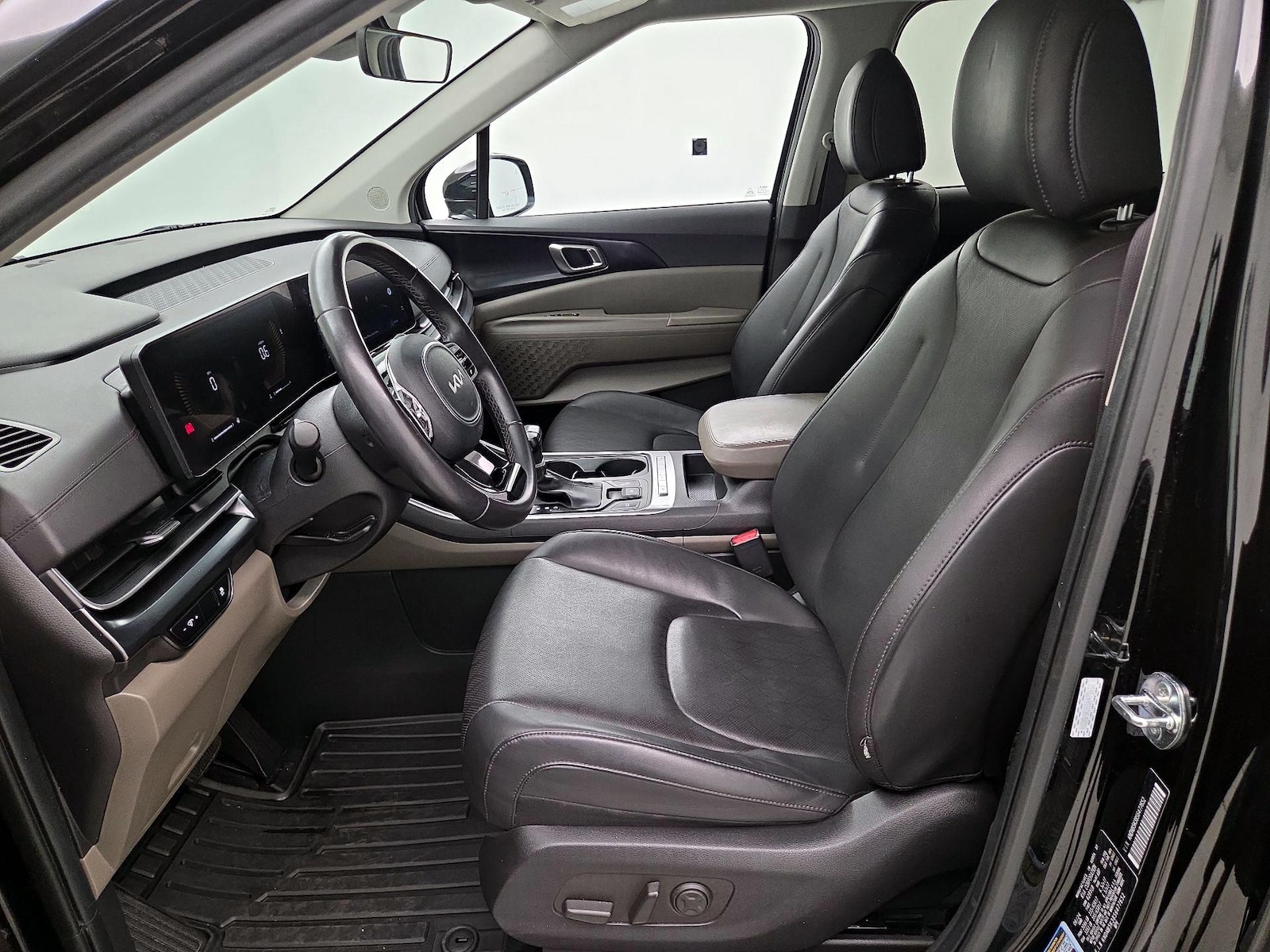 2025 Kia Carnival LXS - Photo 12