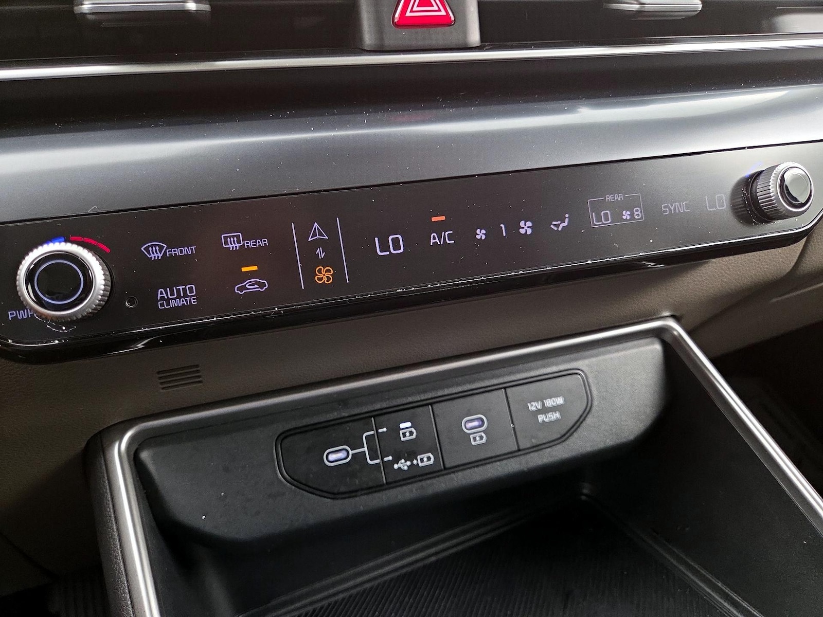 2025 Kia Carnival LXS - Photo 18