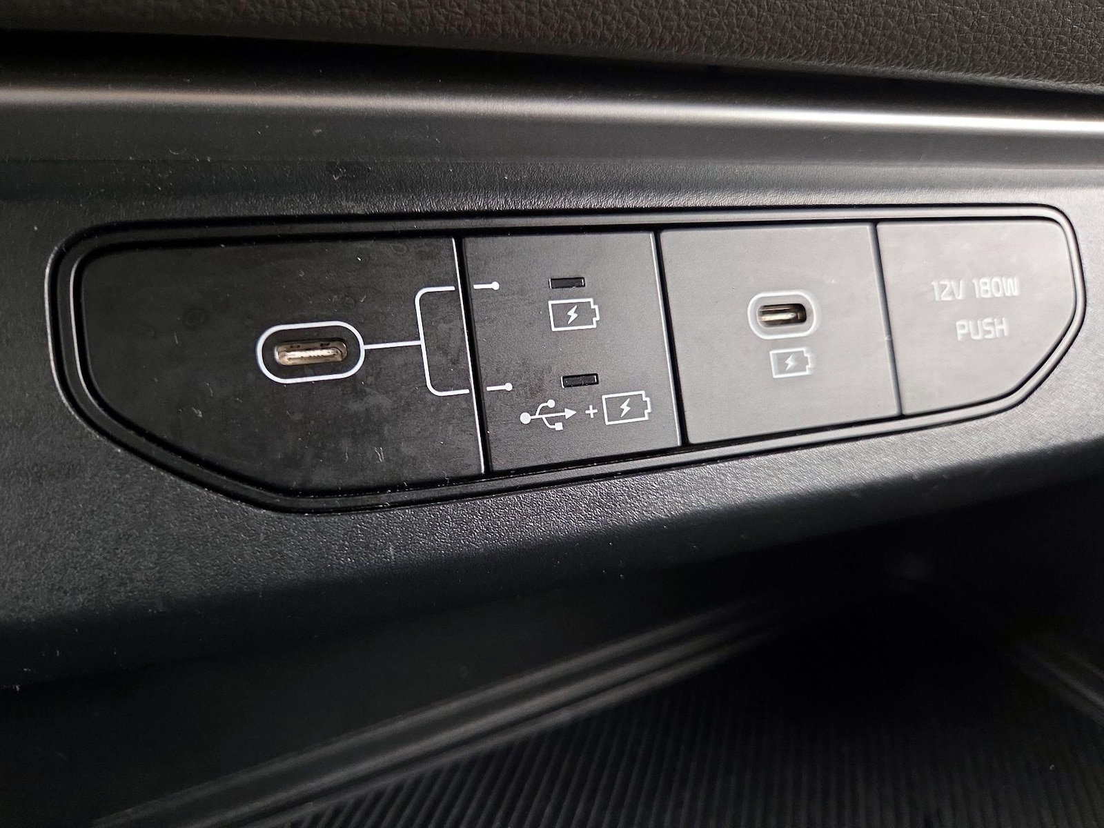 2025 Kia Carnival LXS - Photo 20