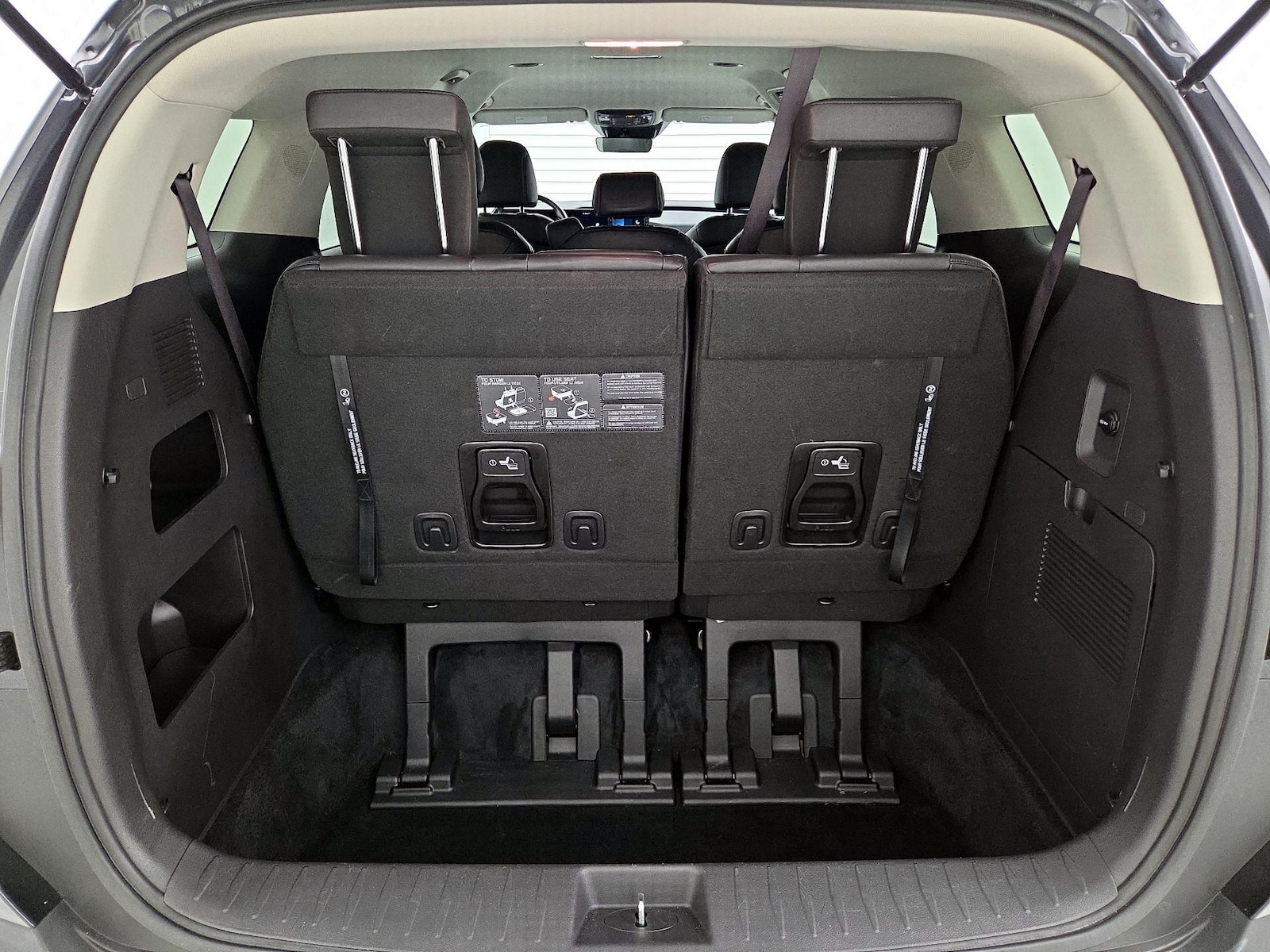 2025 Kia Carnival LXS - Photo 23