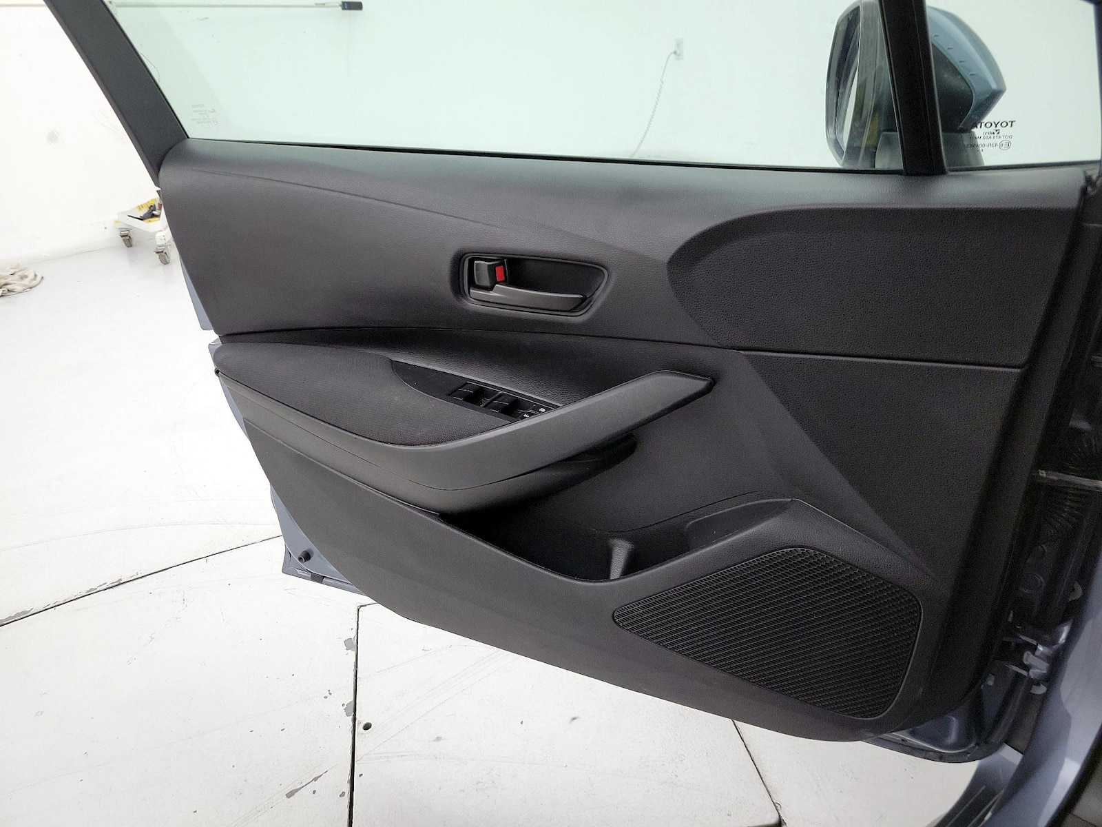 2023 Toyota Corolla LE - Photo 13