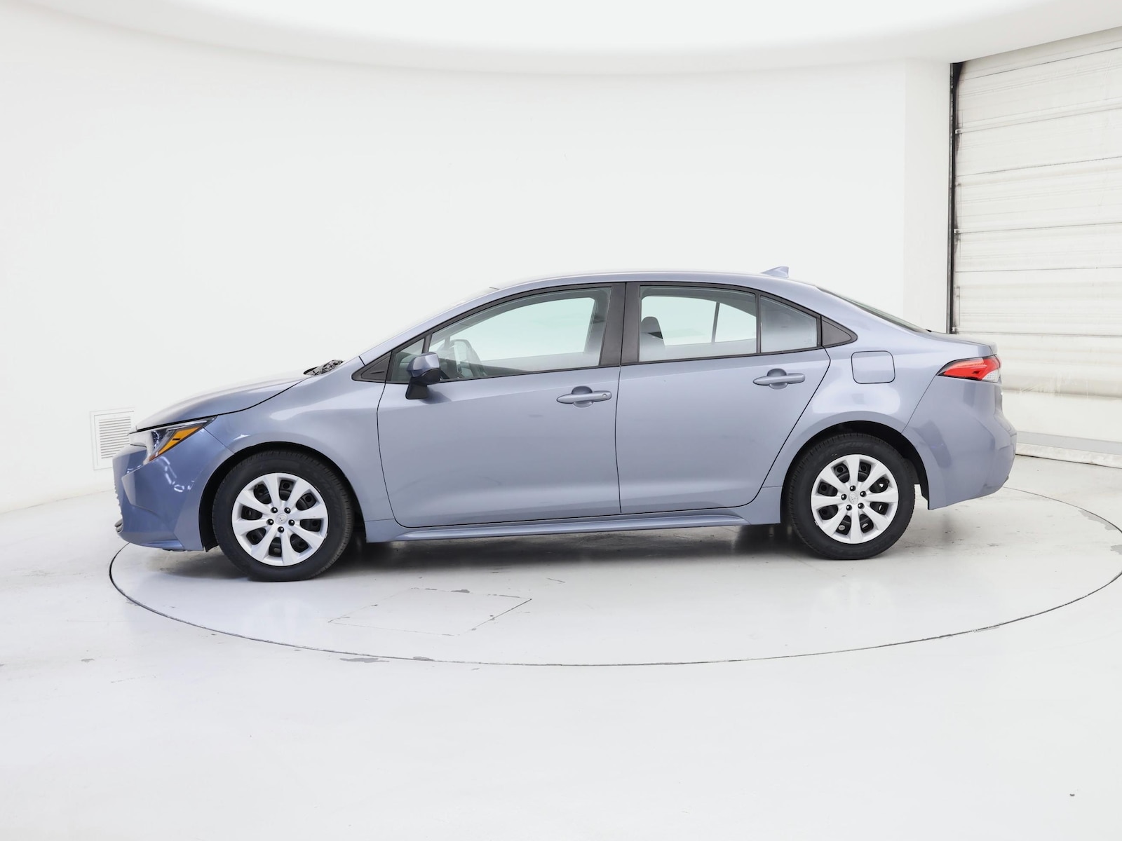 2023 Toyota Corolla LE - Photo 4