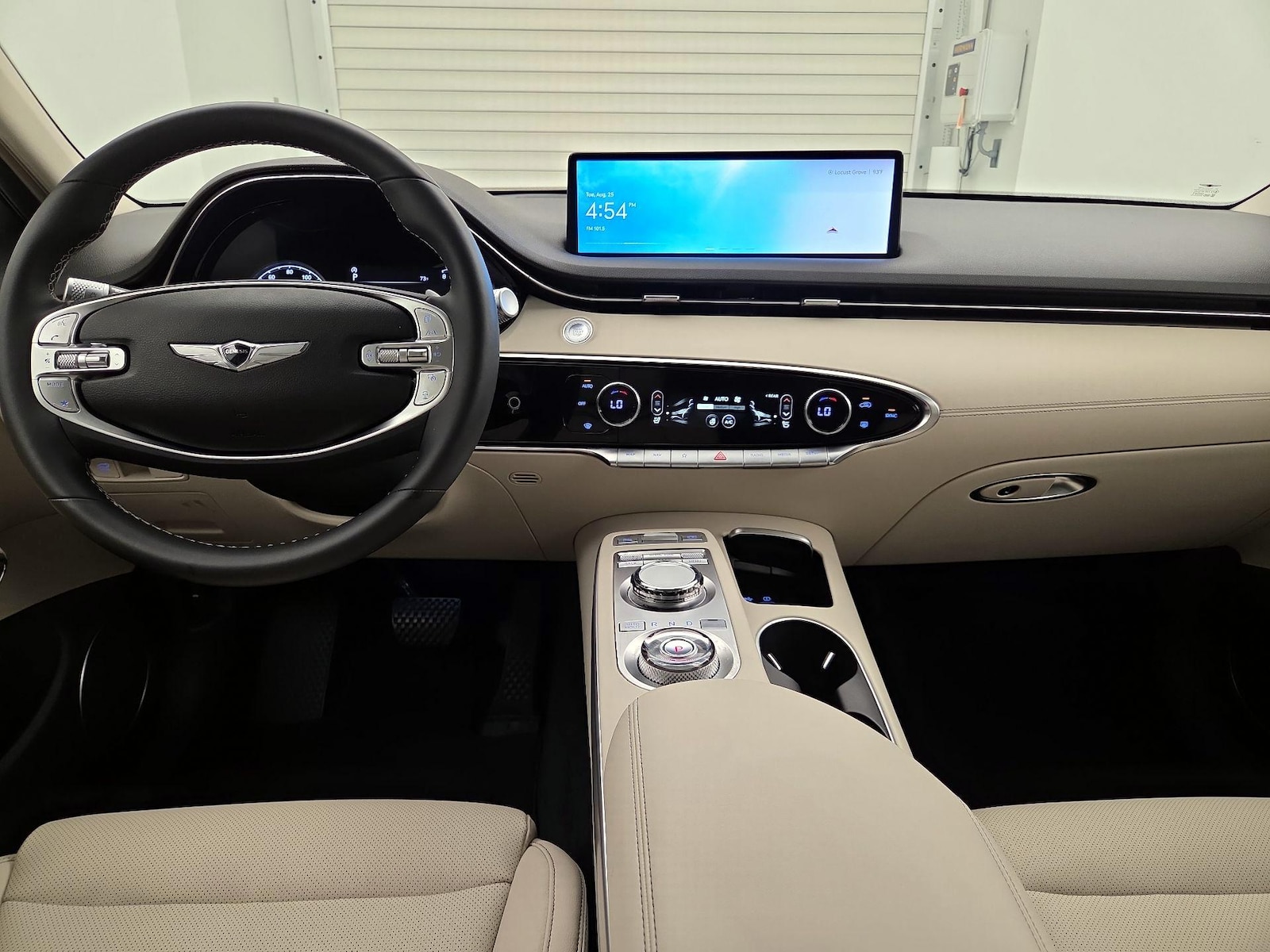 2024 GENESIS GV70 Standard - Photo 10