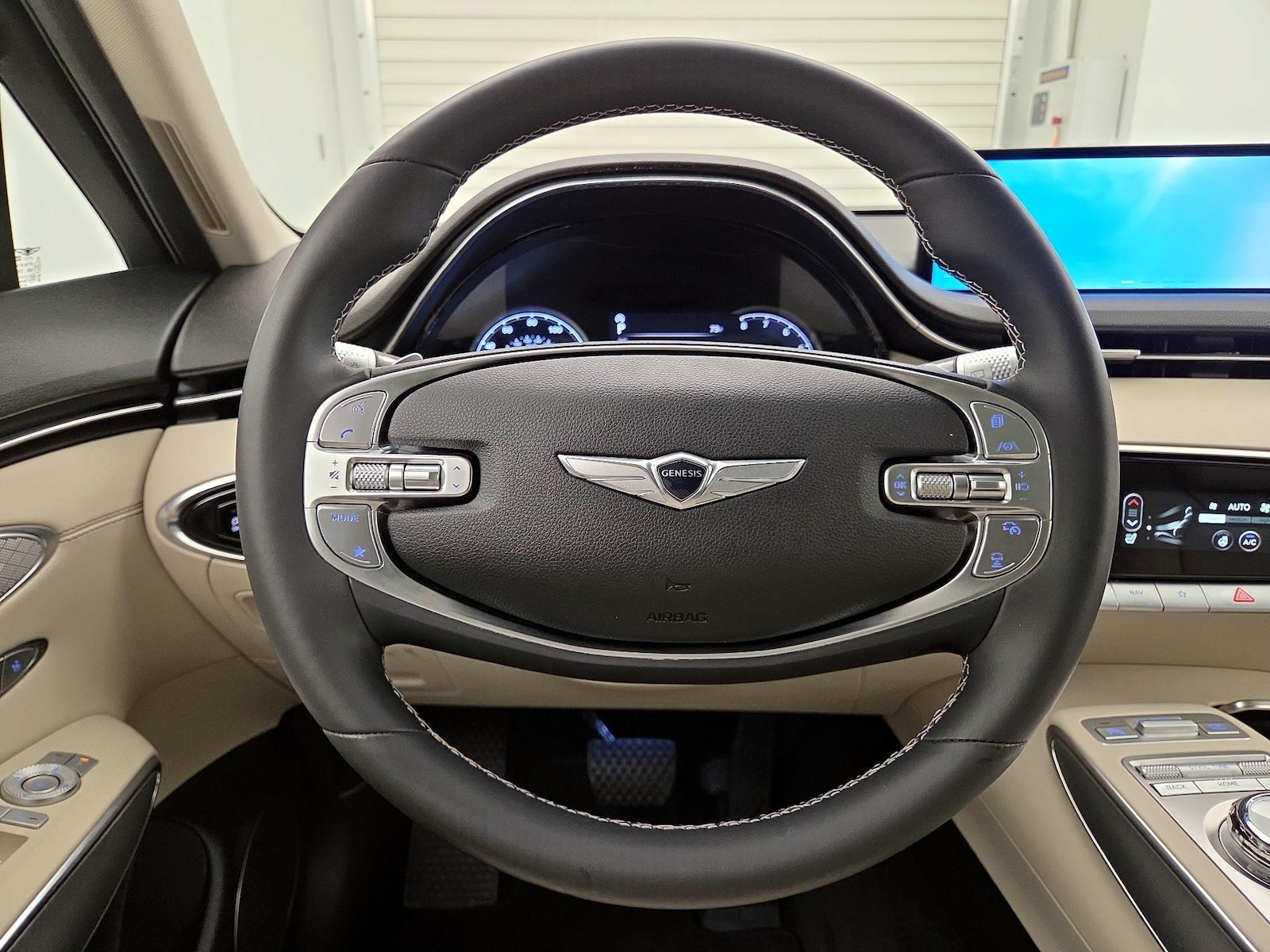 2024 GENESIS GV70 Standard - Photo 11