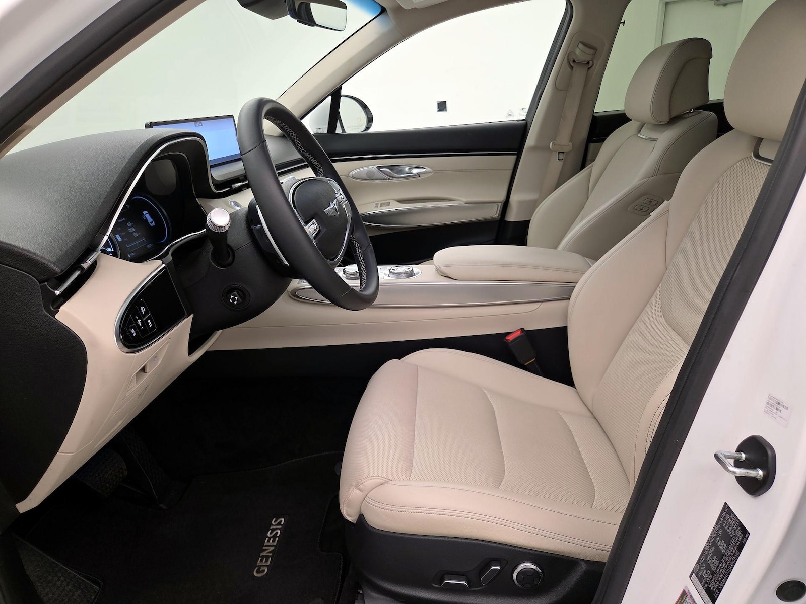 2024 GENESIS GV70 Standard - Photo 12