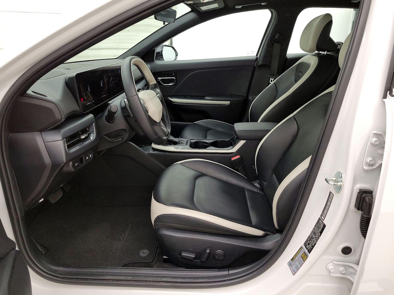 2026 Kia K4 GT-Line - Photo 12