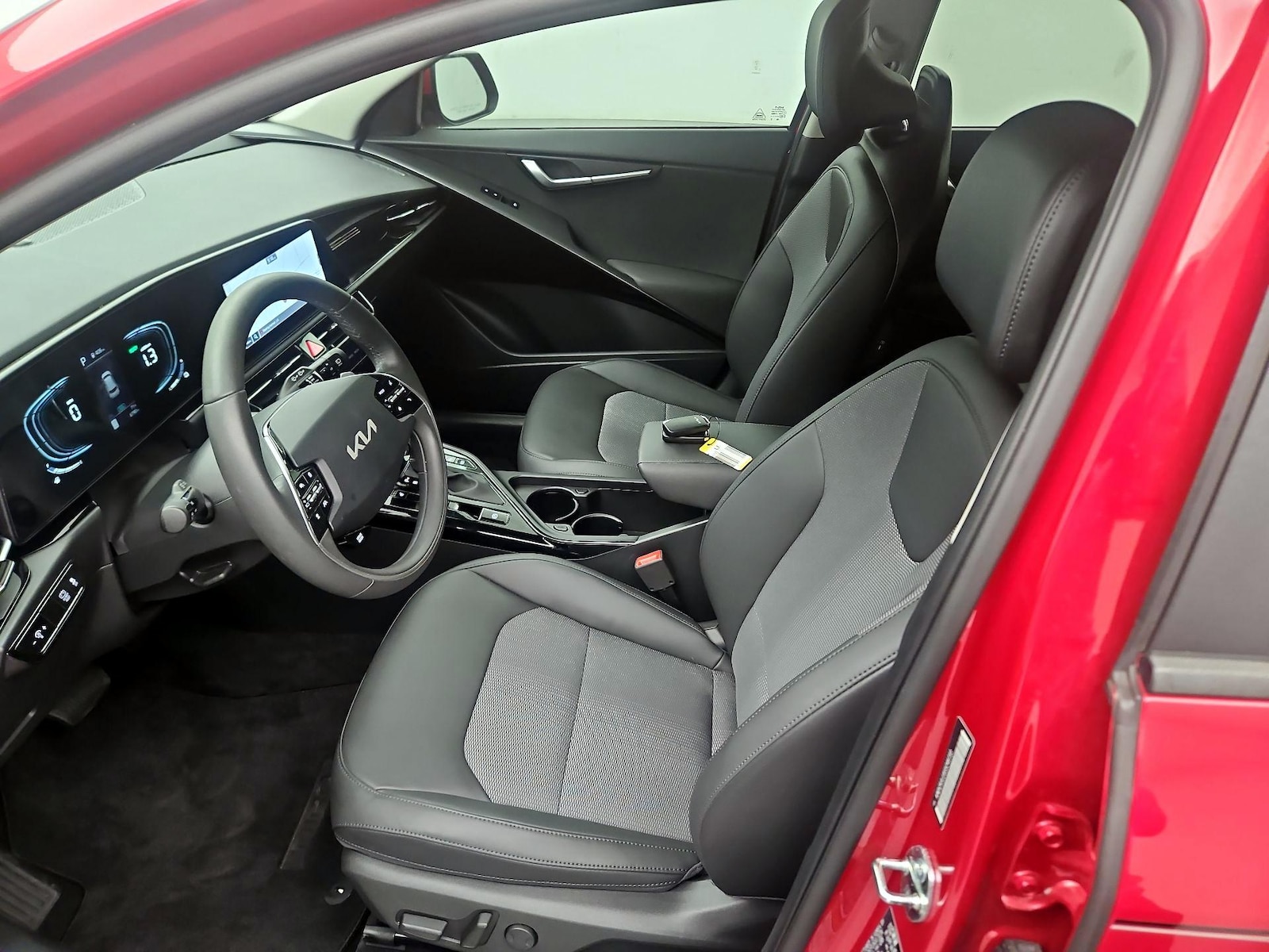2025 Kia Niro EX - Photo 12