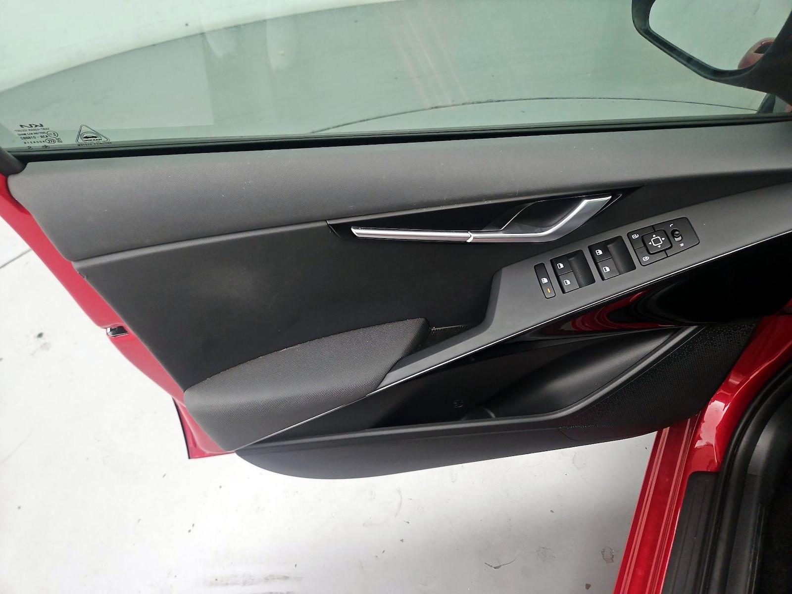 2025 Kia Niro EX - Photo 13