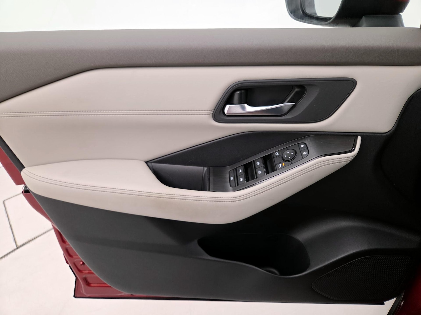 2025 Nissan Rogue SV - Photo 13