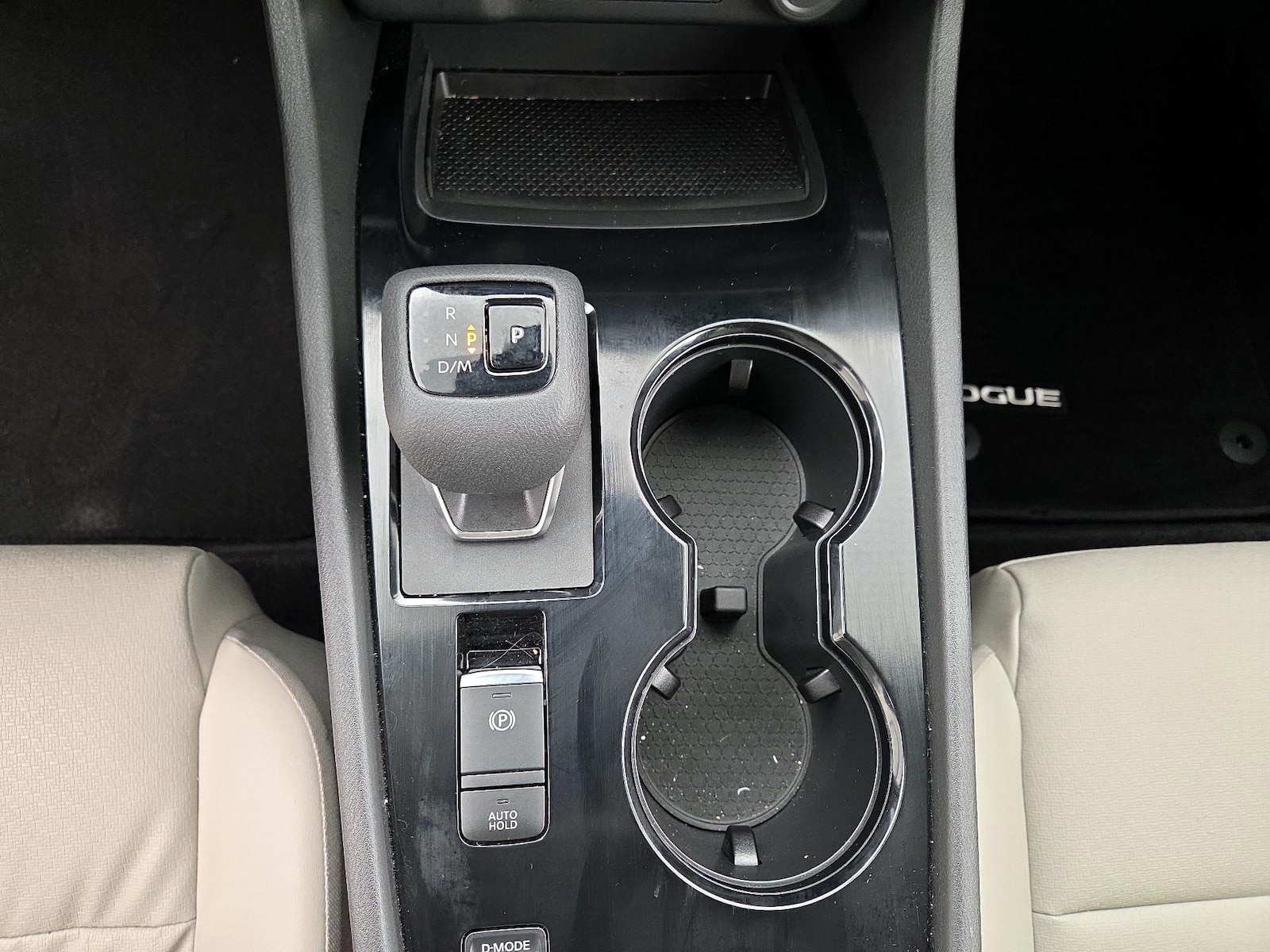 2025 Nissan Rogue SV - Photo 18