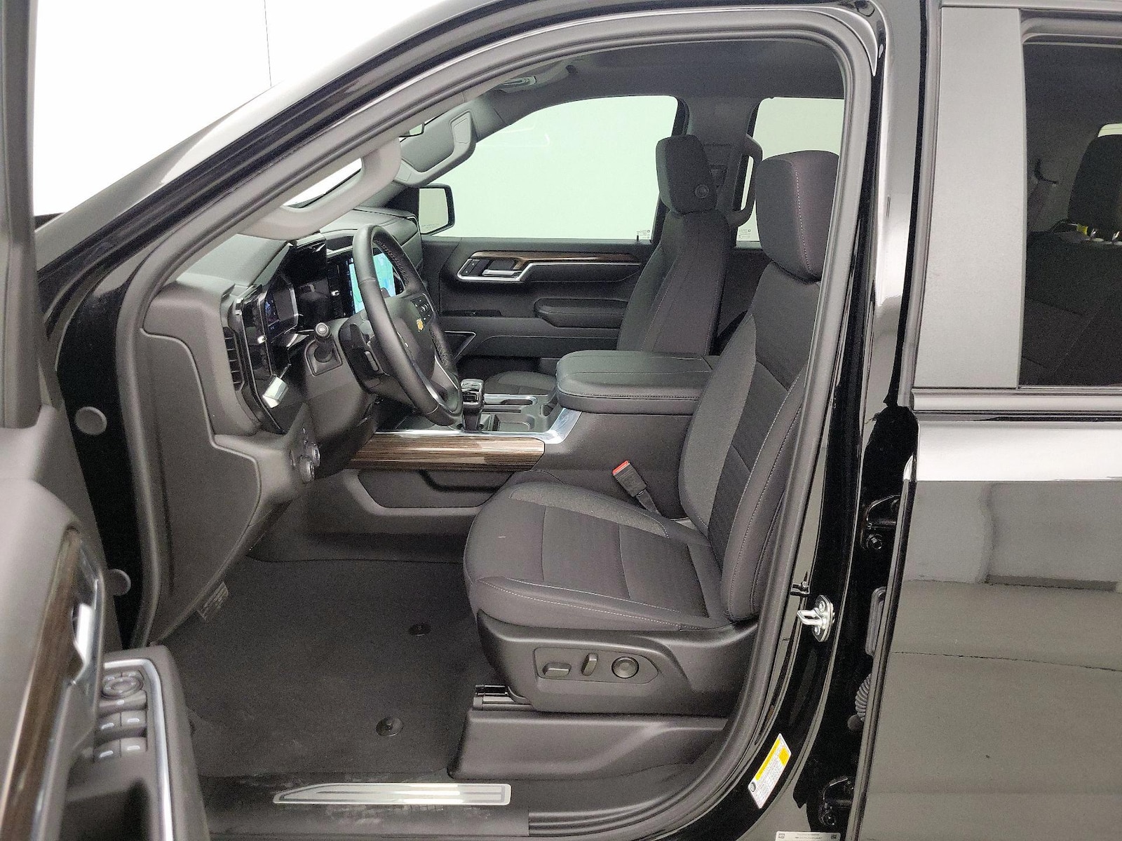 2025 Chevrolet Silverado 1500 LT - Photo 12