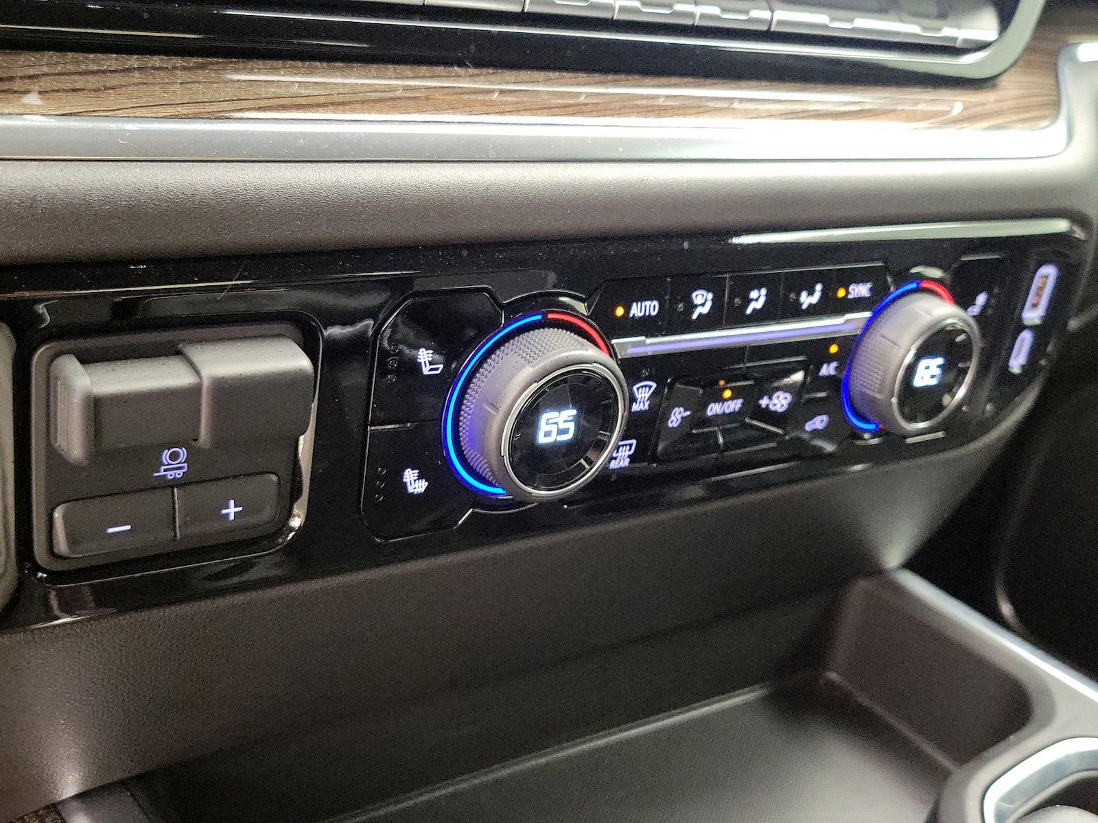 2025 Chevrolet Silverado 1500 LT - Photo 18