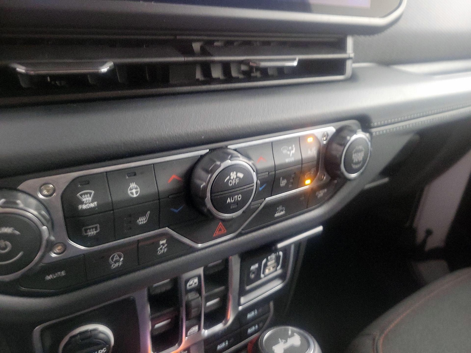 2025 Jeep Wrangler 4-Door Rubicon - Photo 17