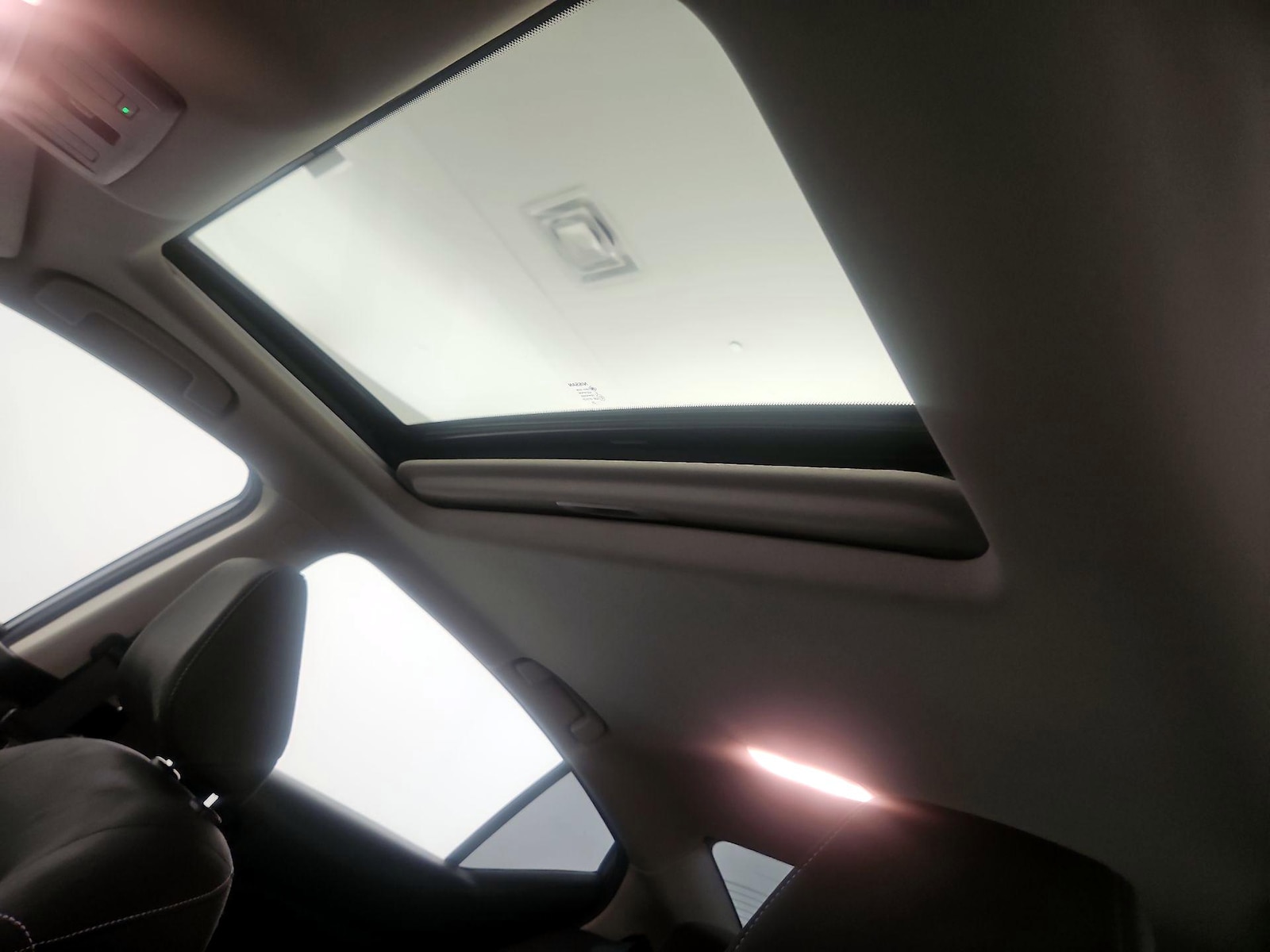 Sunroof(s) & Overhead Airbags
