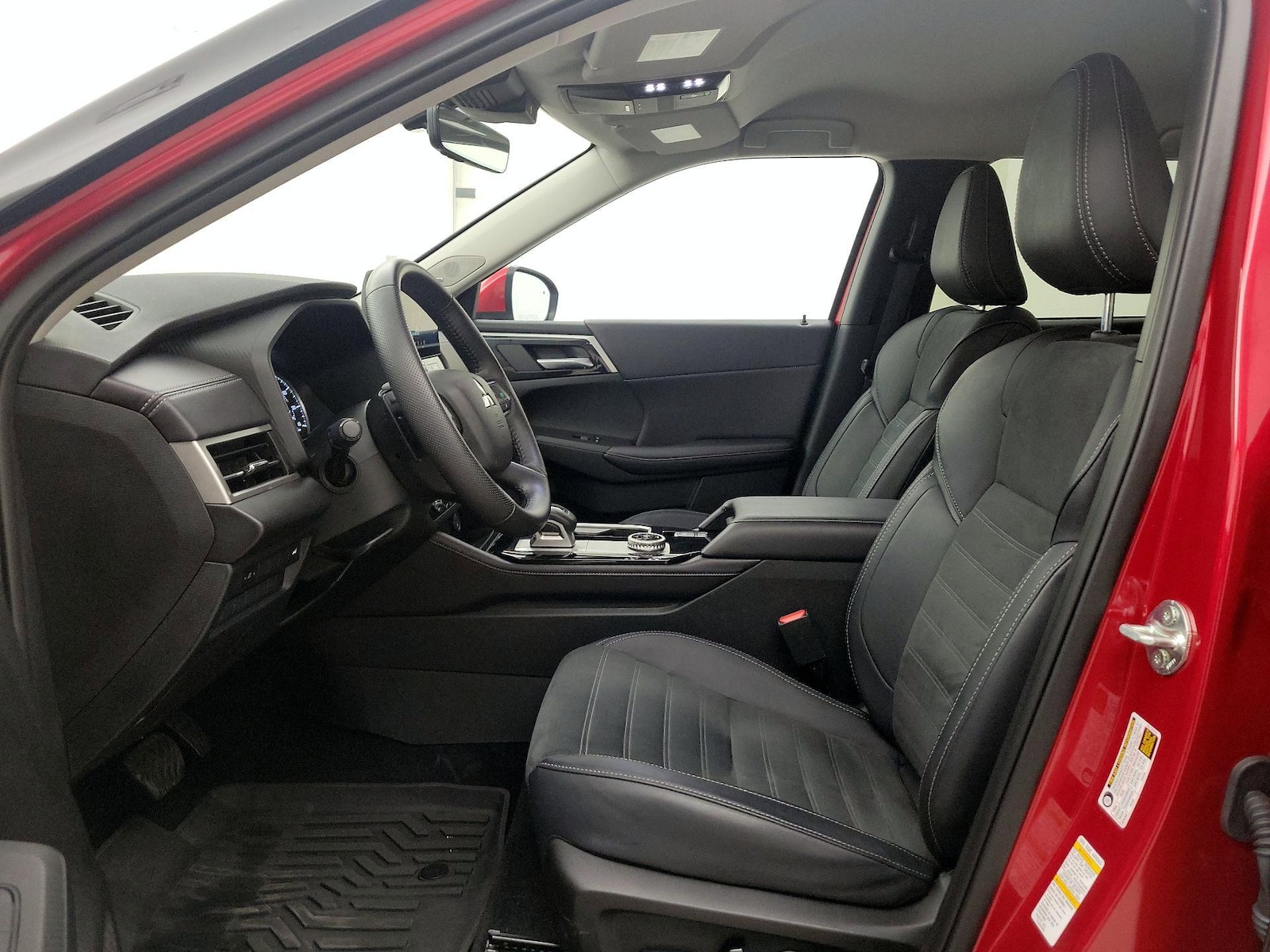 2025 Mitsubishi Outlander SE - Photo 12