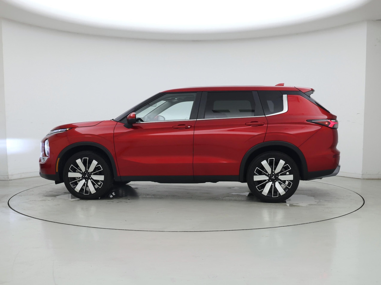 2025 Mitsubishi Outlander SE - Photo 4