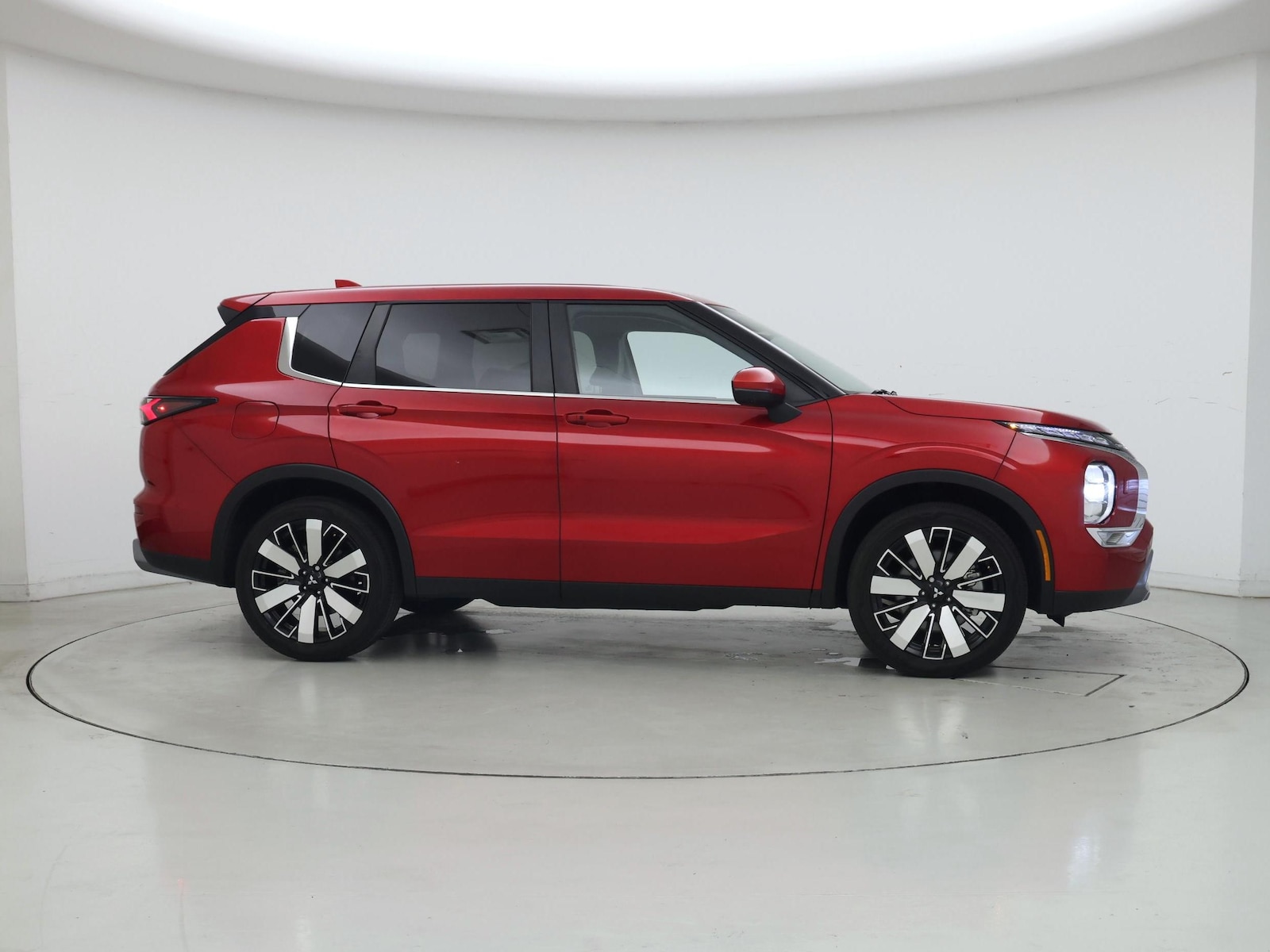 2025 Mitsubishi Outlander SE - Photo 8