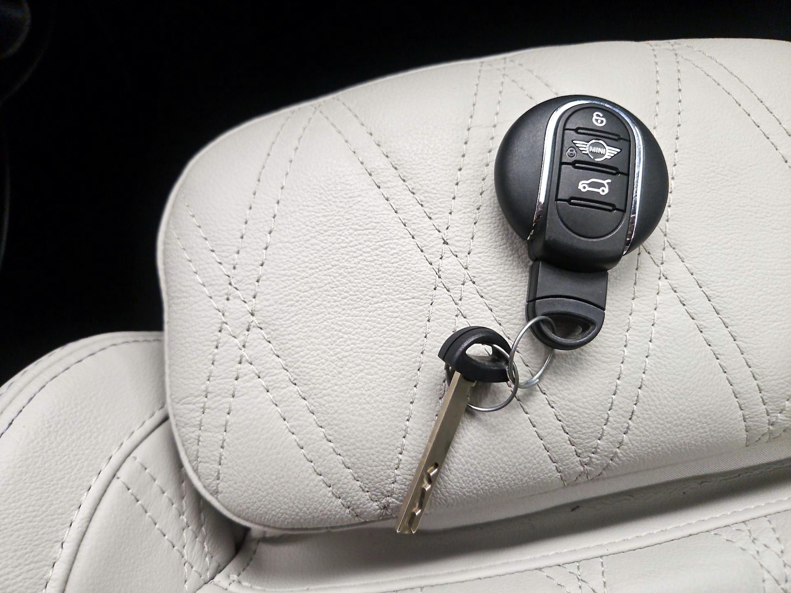 2021 MINI Convertible S - Photo 22