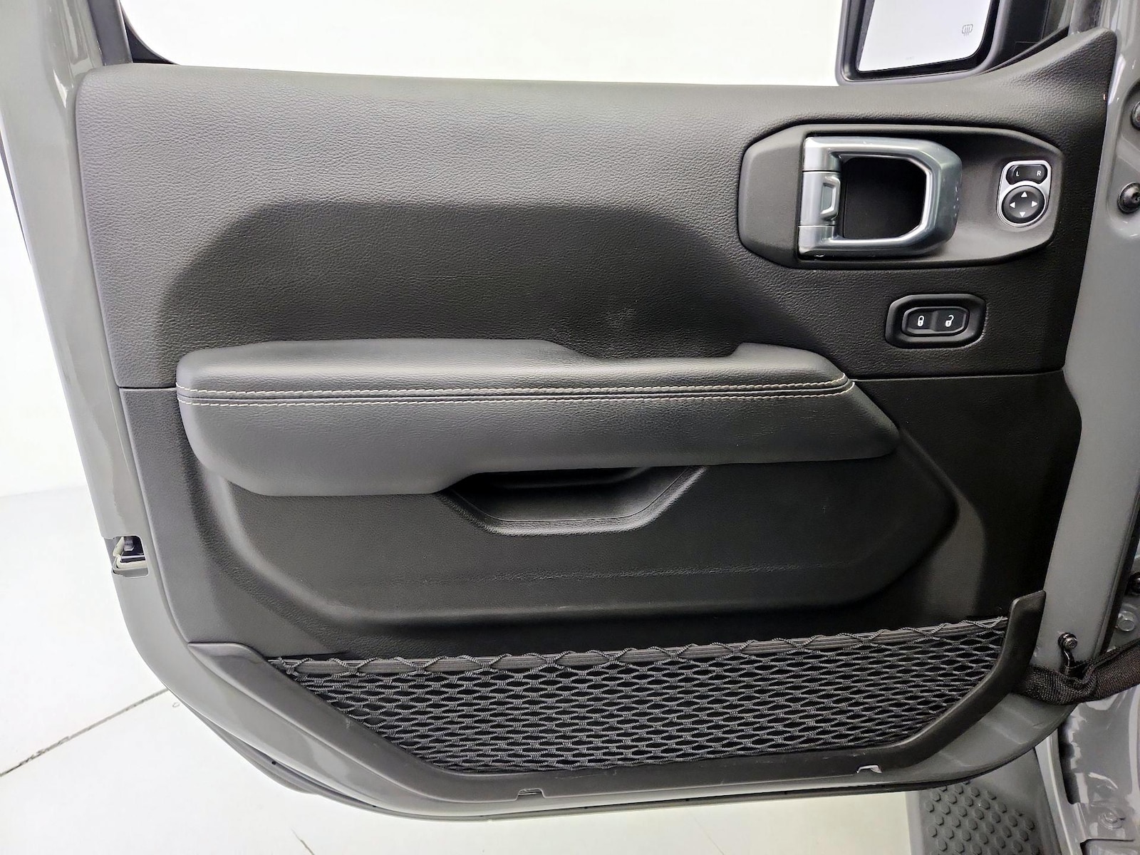 2022 Jeep Wrangler Unlimited Sahara 4XE - Photo 13