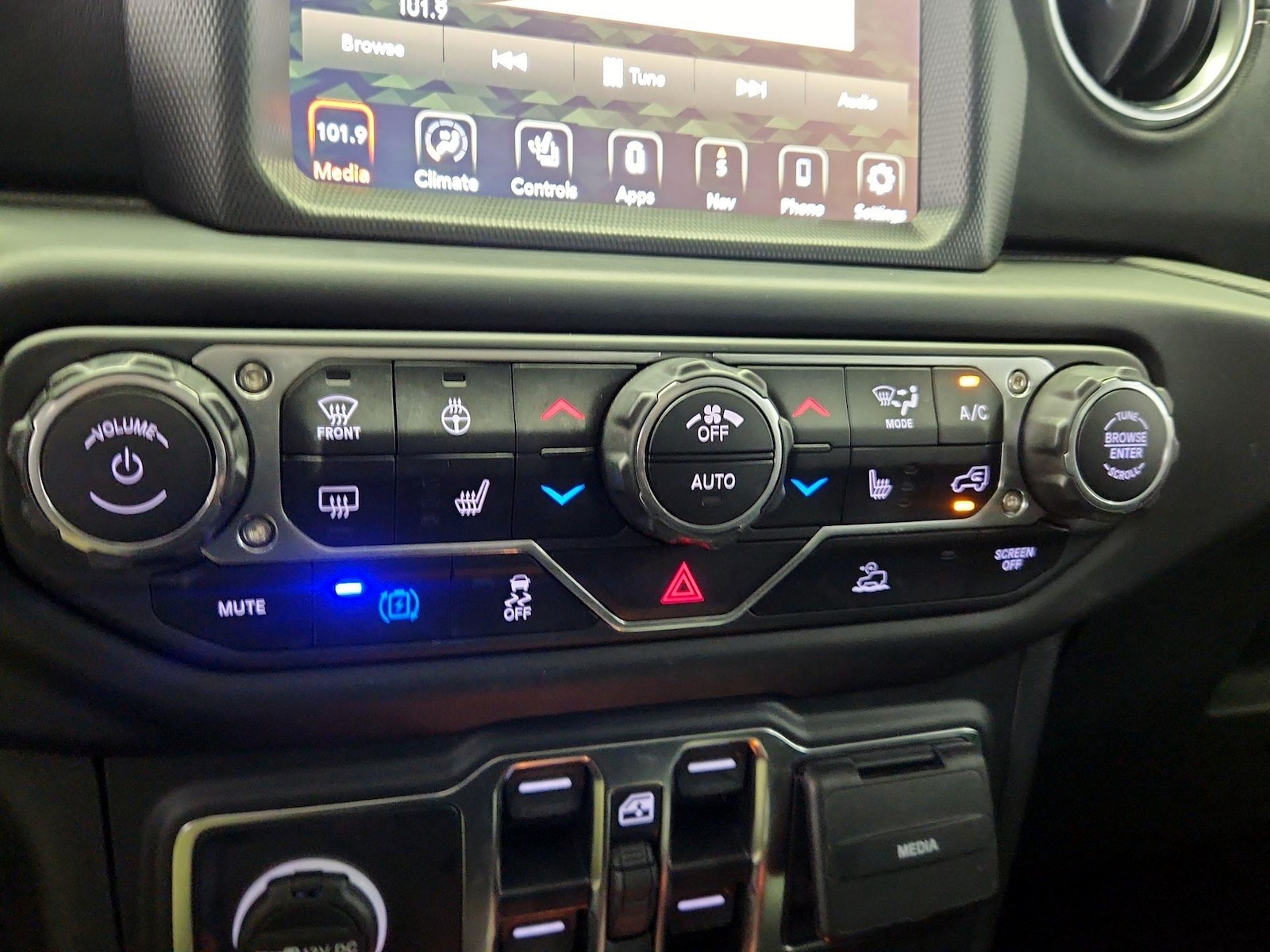 2022 Jeep Wrangler Unlimited Sahara 4XE - Photo 18
