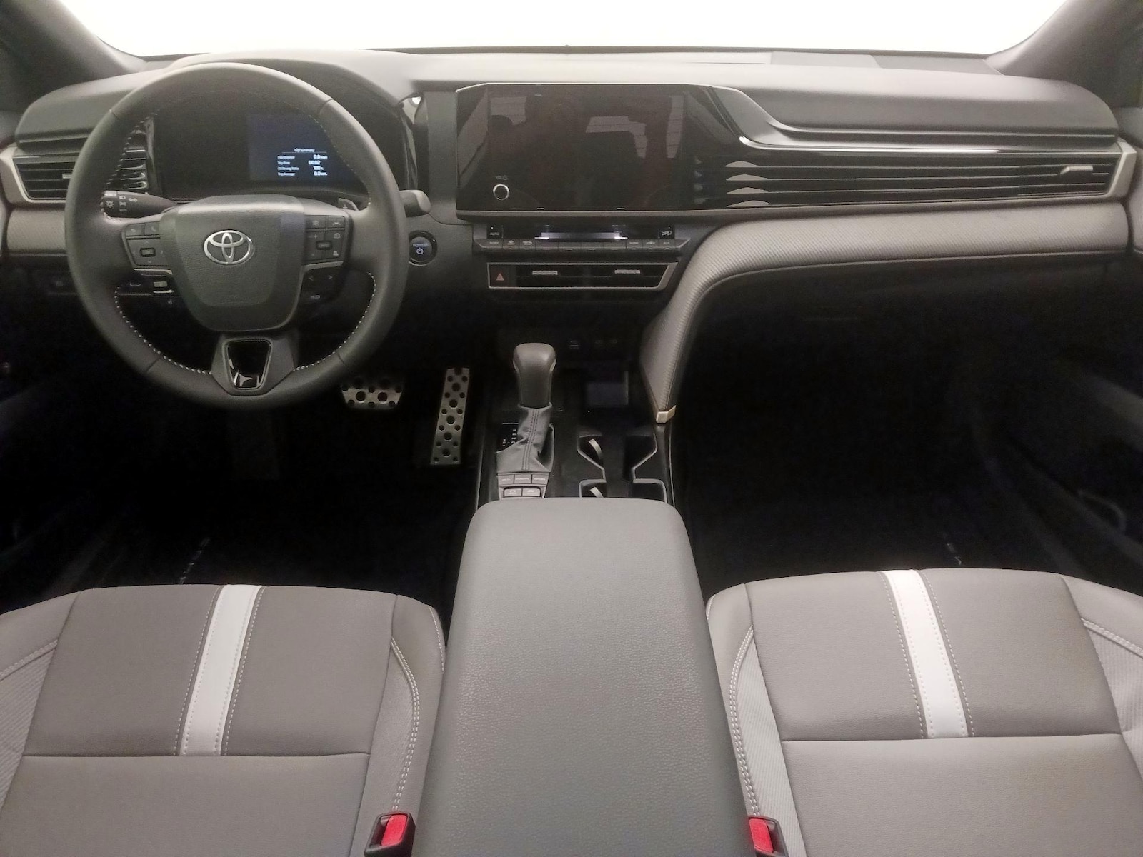 2026 Toyota Camry SE - Photo 10