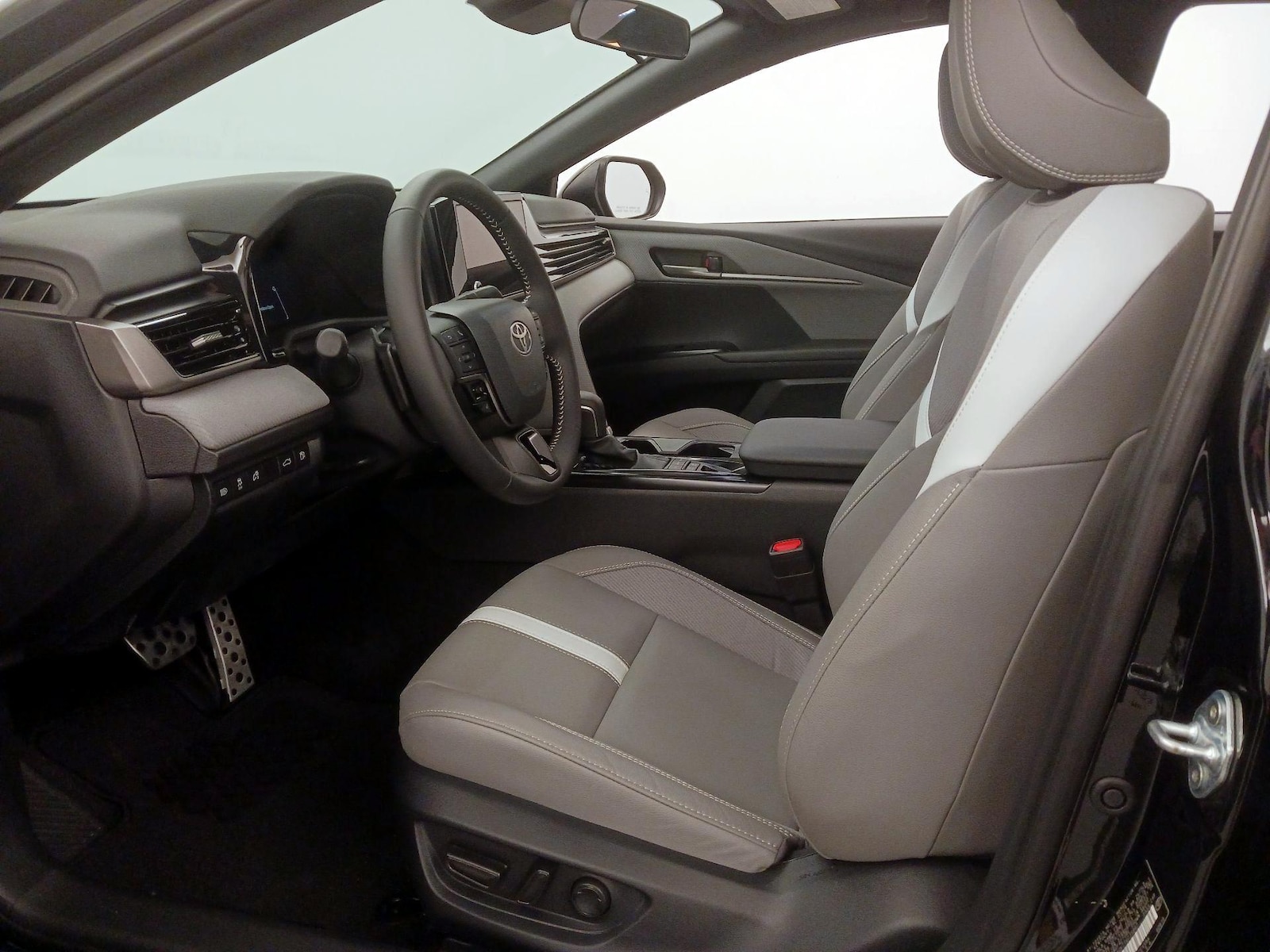 2026 Toyota Camry SE - Photo 12
