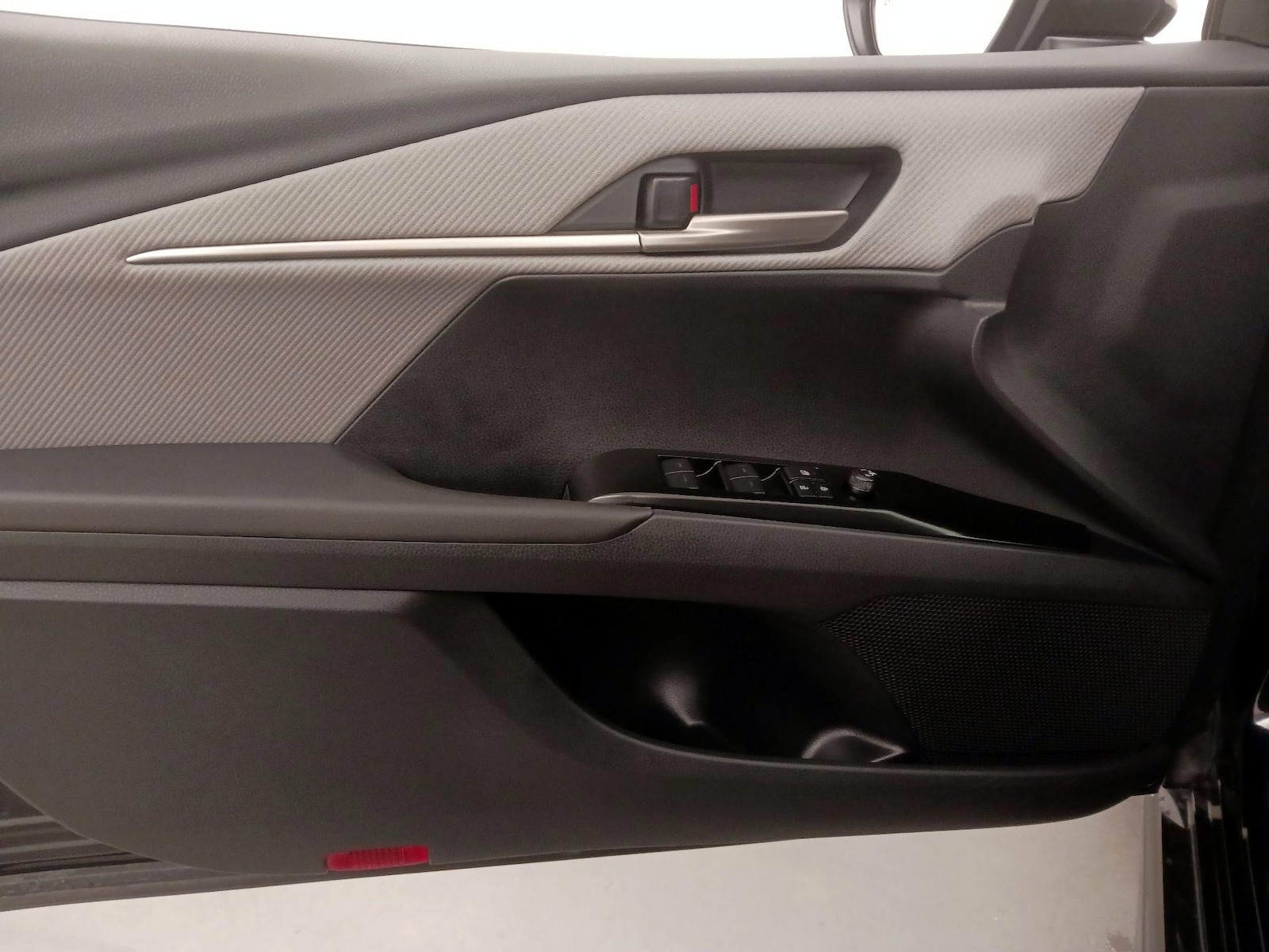 2026 Toyota Camry SE - Photo 13