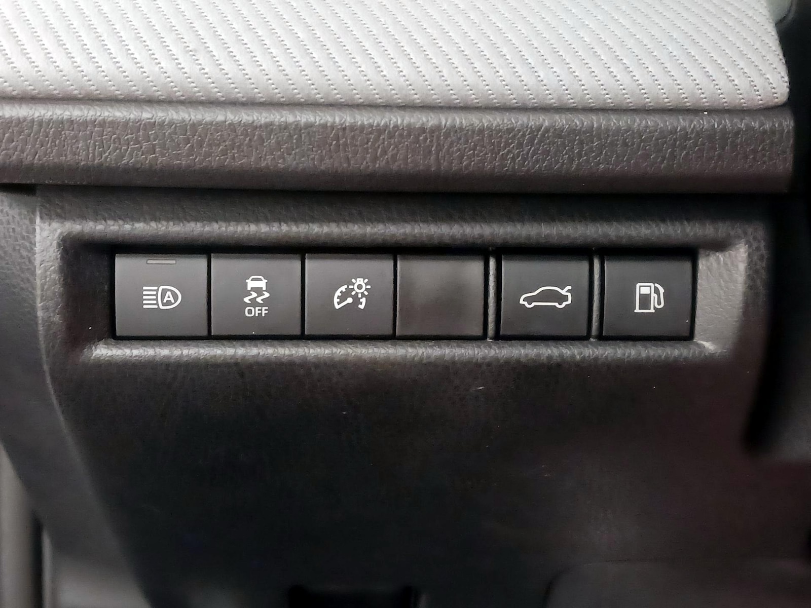 2026 Toyota Camry SE - Photo 14