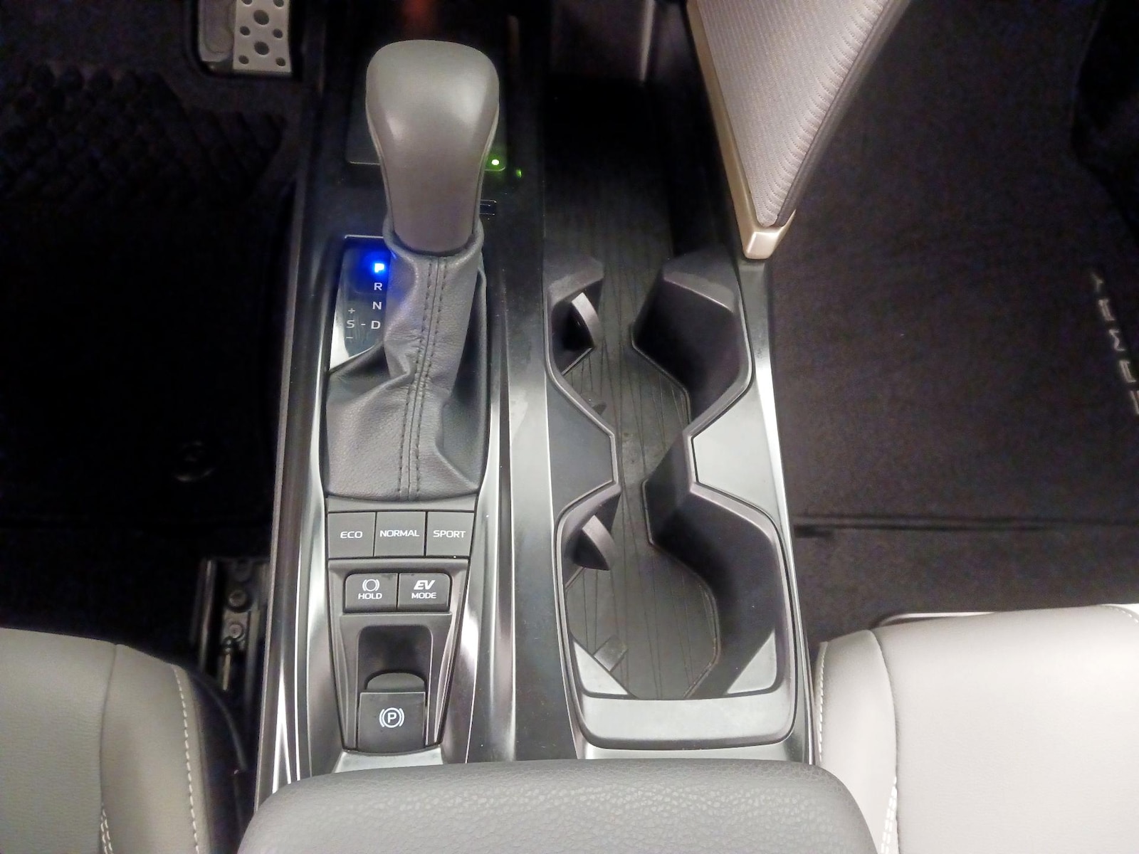 2026 Toyota Camry SE - Photo 19