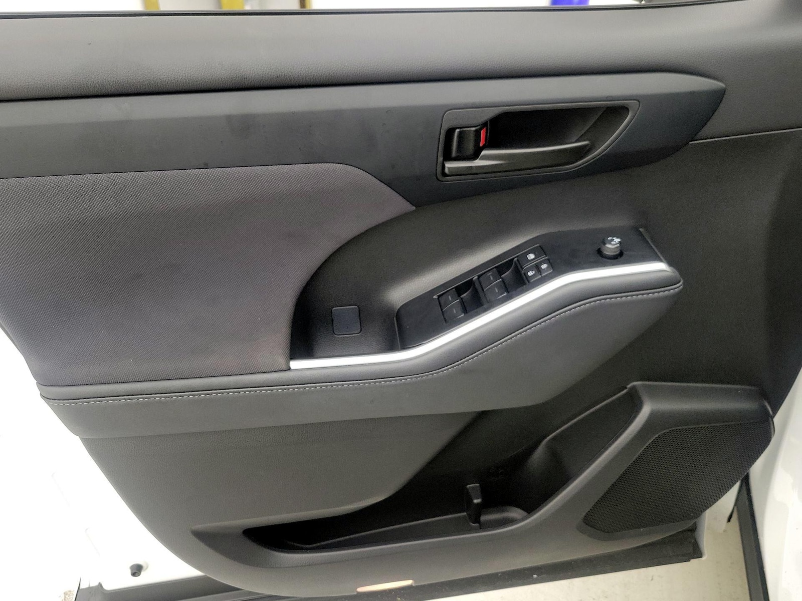2024 Toyota Highlander Hybrid LE Nightshade, photo 13