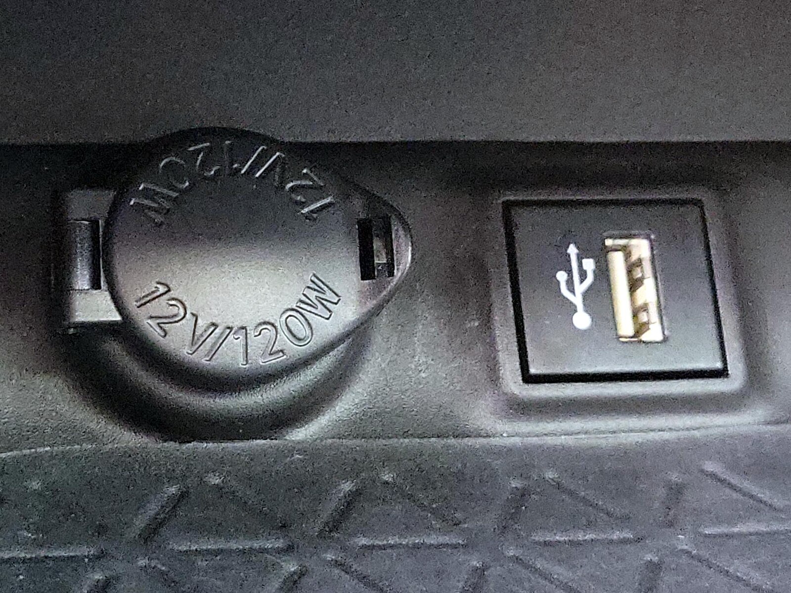 2023 Toyota RAV4 XLE Premium - Photo 19