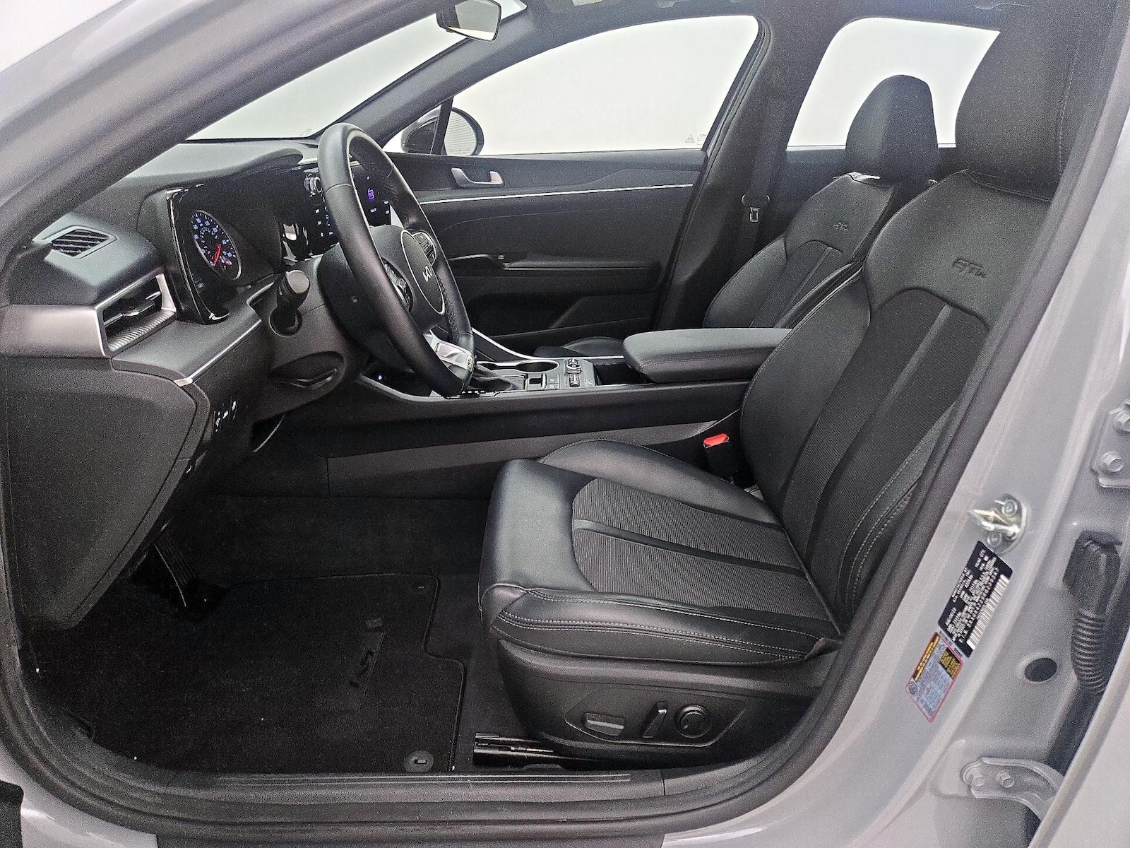 2024 Kia K5 GT-Line - Photo 12