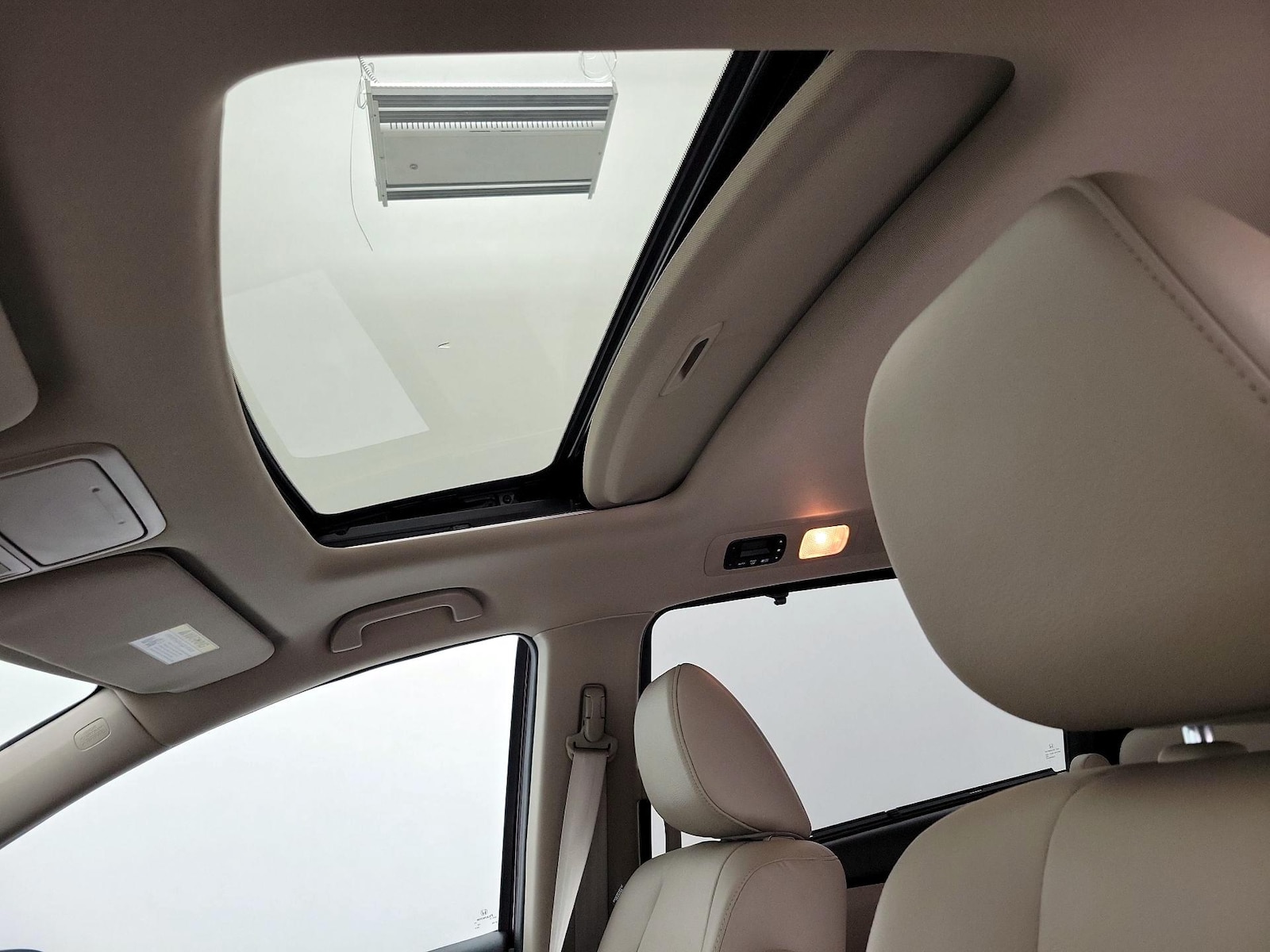 Sunroof(s) & Overhead Airbags