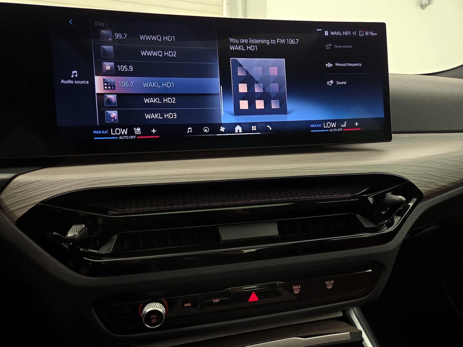 2025 BMW 3 Series 330i - Photo 17