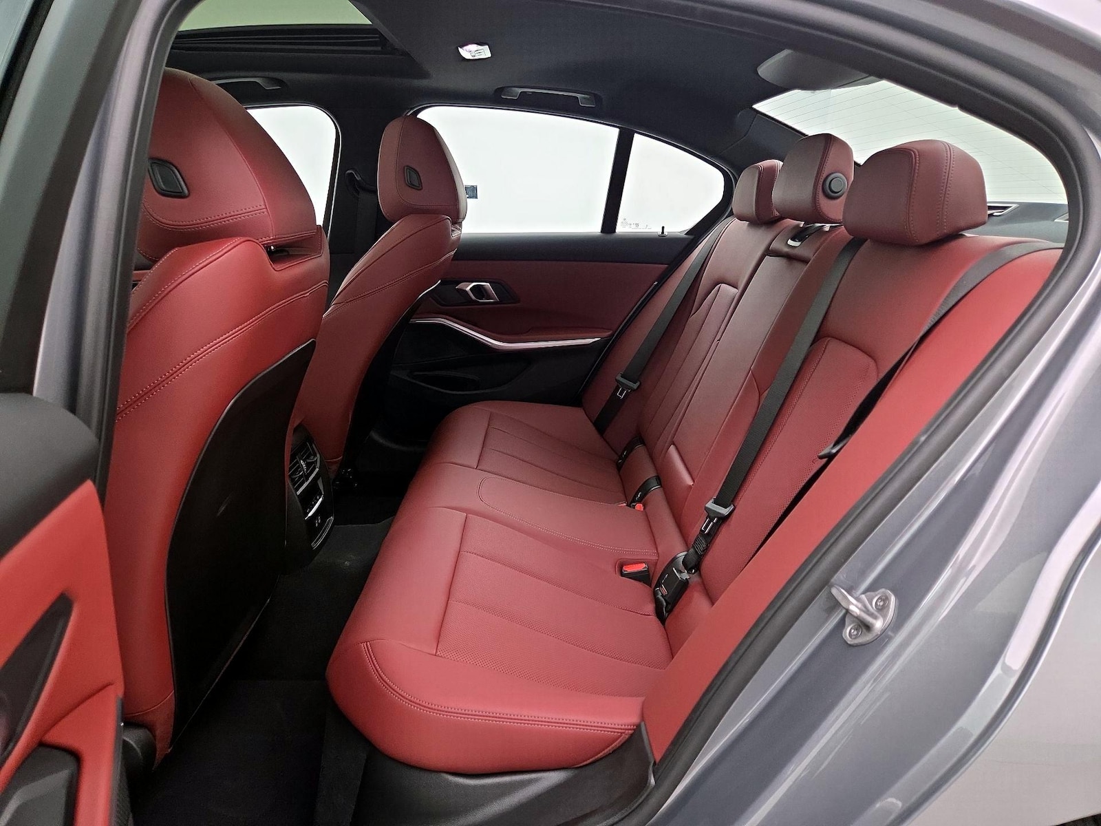2025 BMW 3 Series 330i - Photo 22