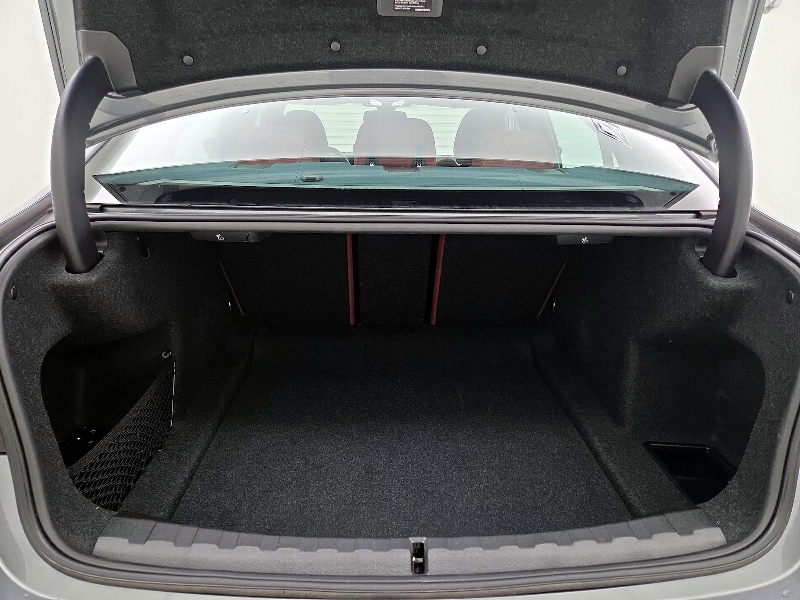 2025 BMW 3 Series 330i - Photo 23