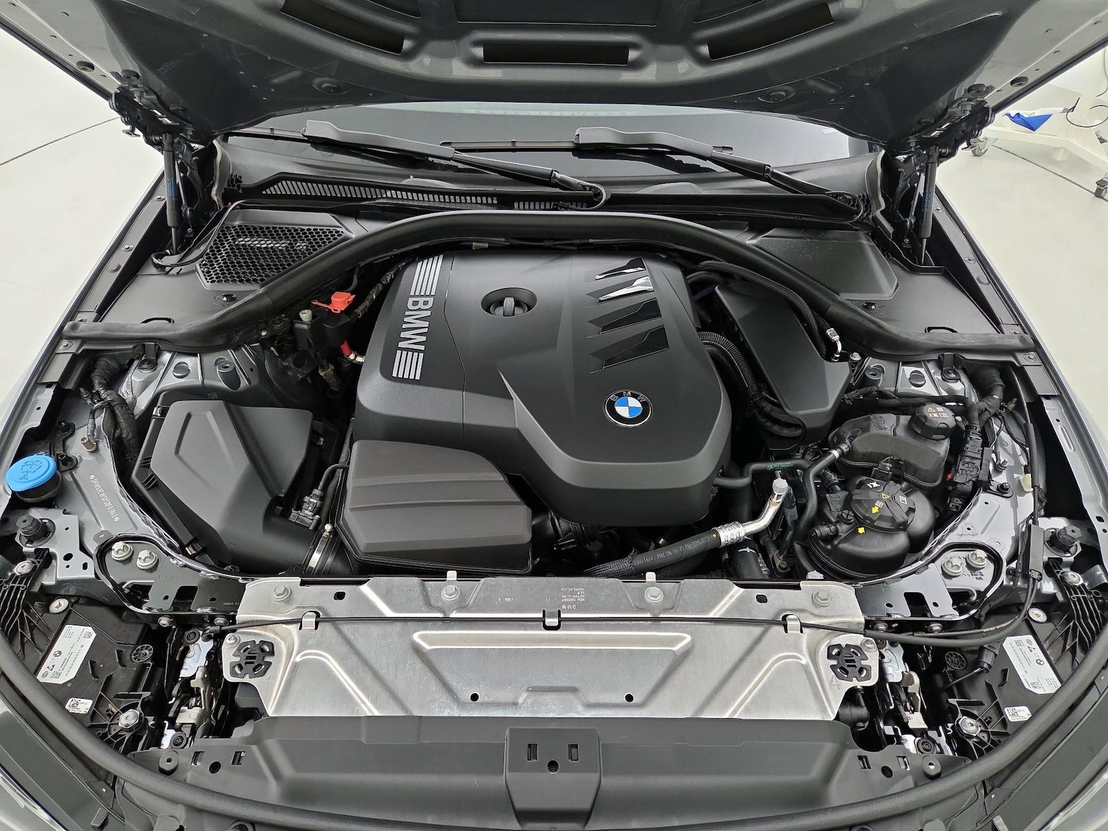 2025 BMW 3 Series 330i - Photo 24