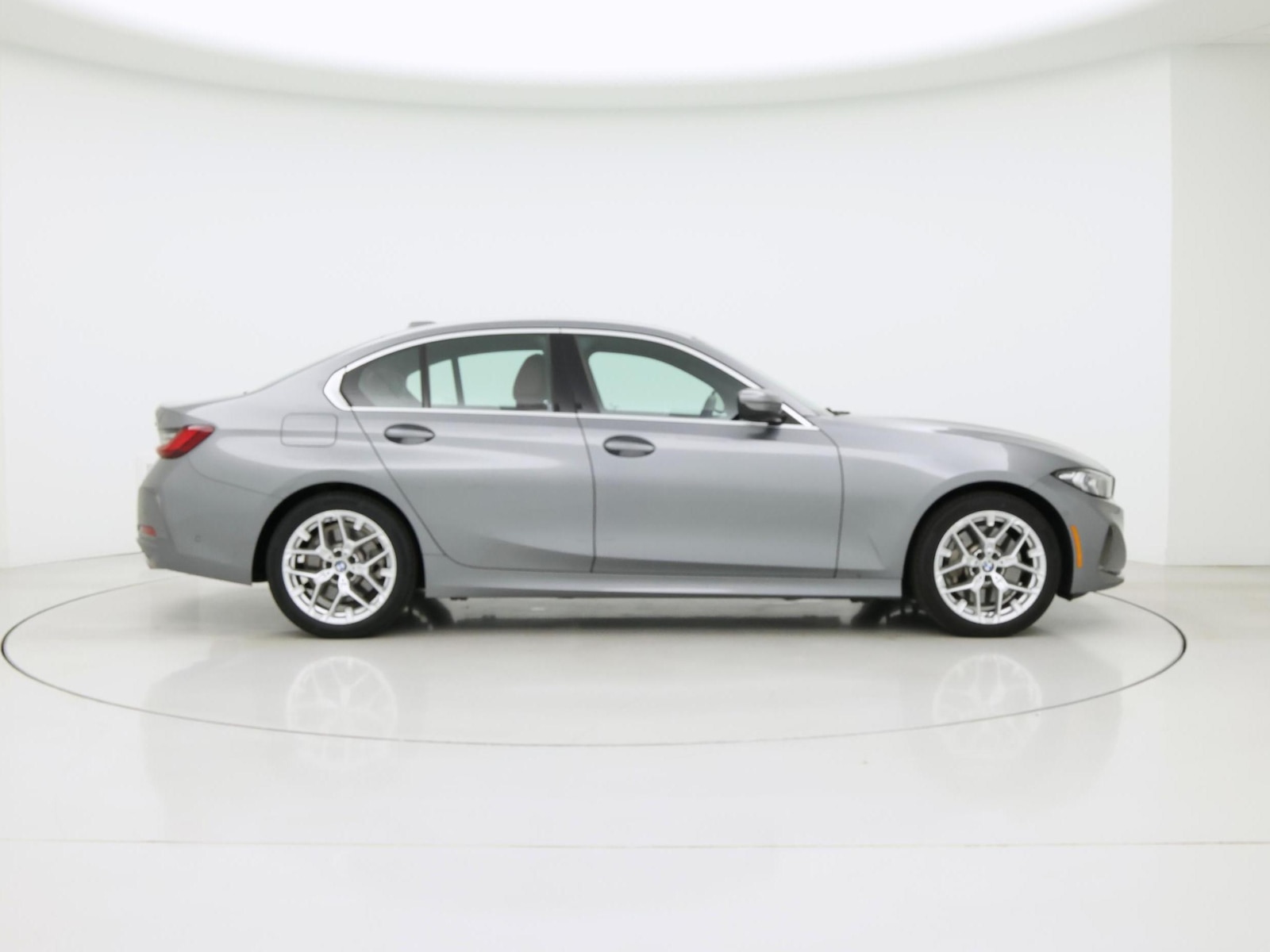 2025 BMW 3 Series 330i - Photo 8