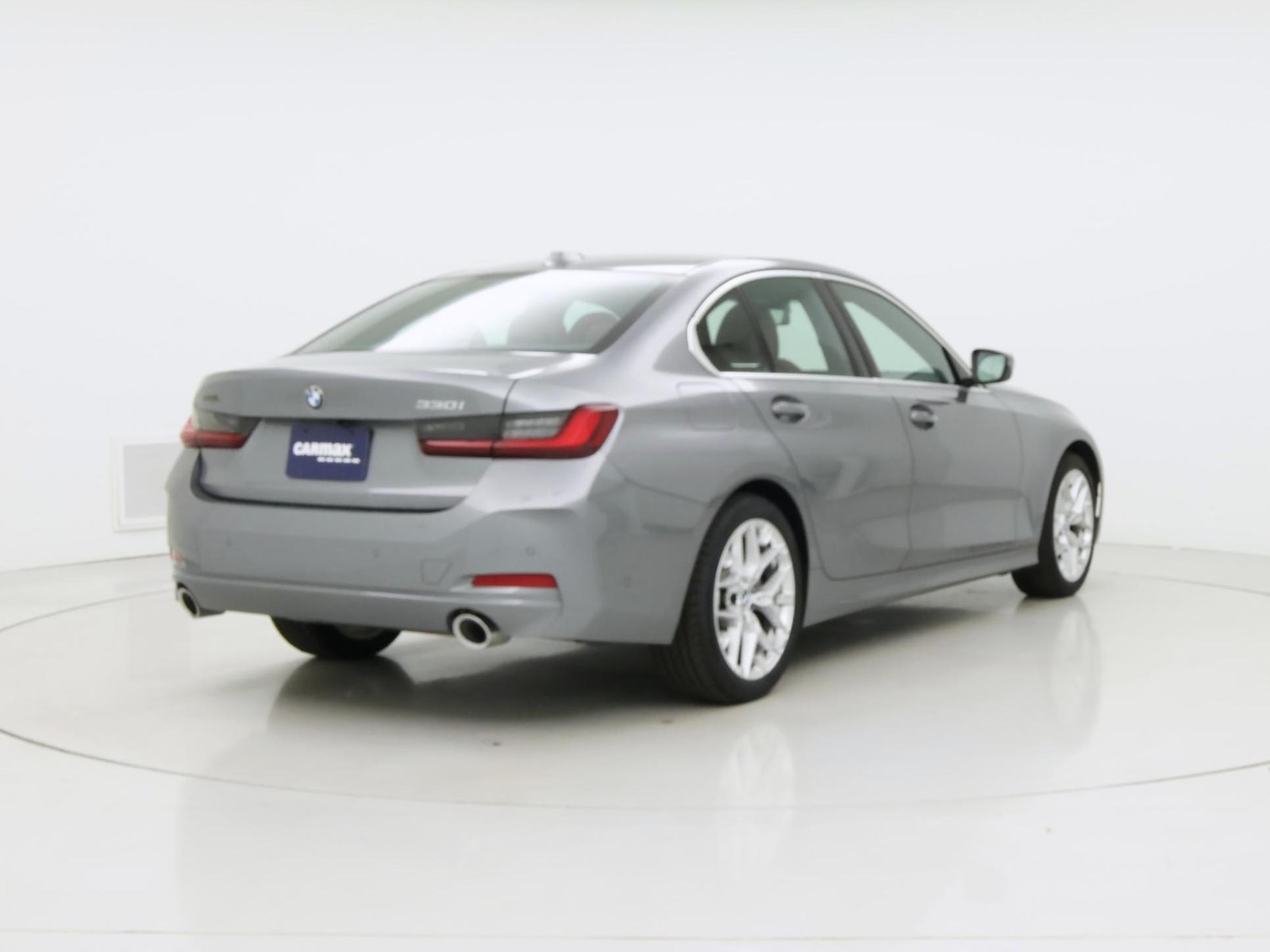 2025 BMW 3 Series 330i - Photo 9