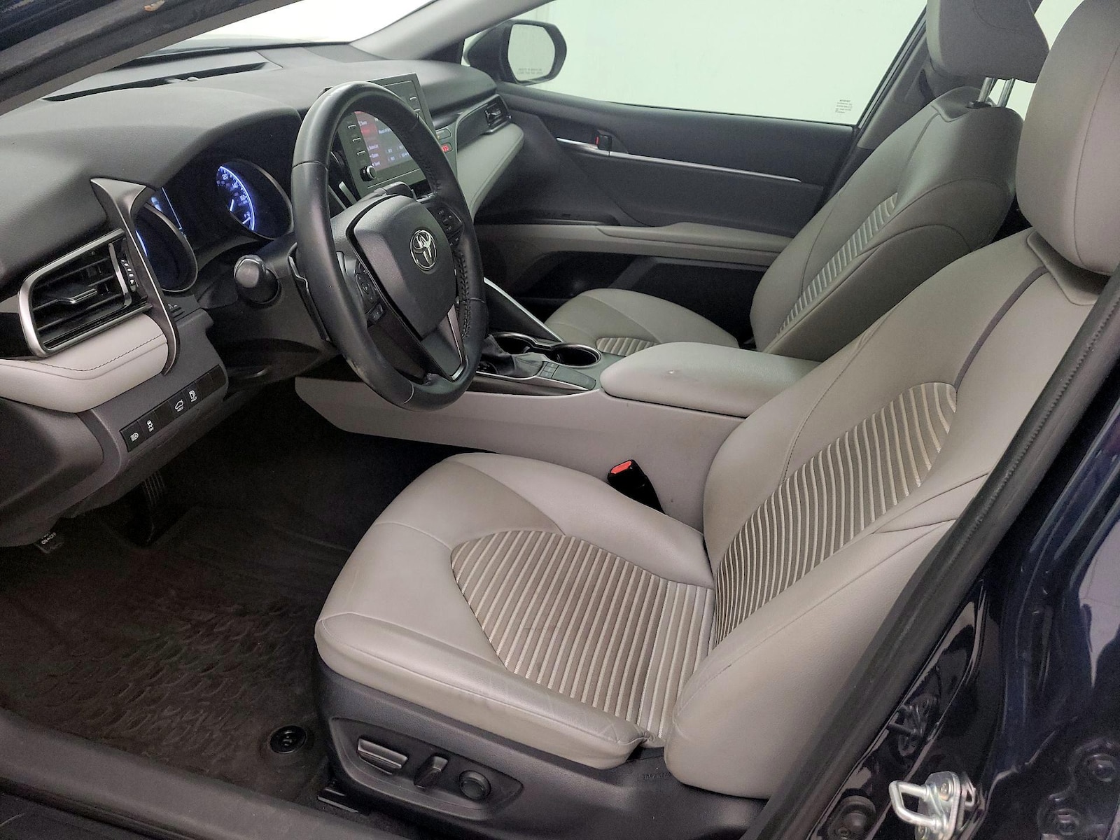 2022 Toyota Camry SE - Photo 12