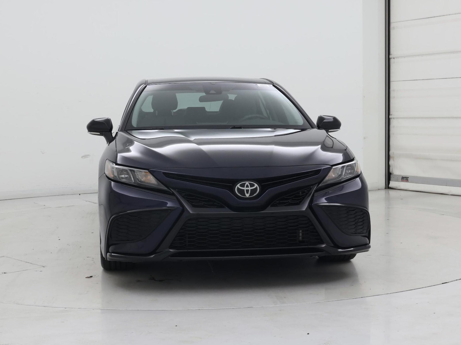 2022 Toyota Camry SE - Photo 6