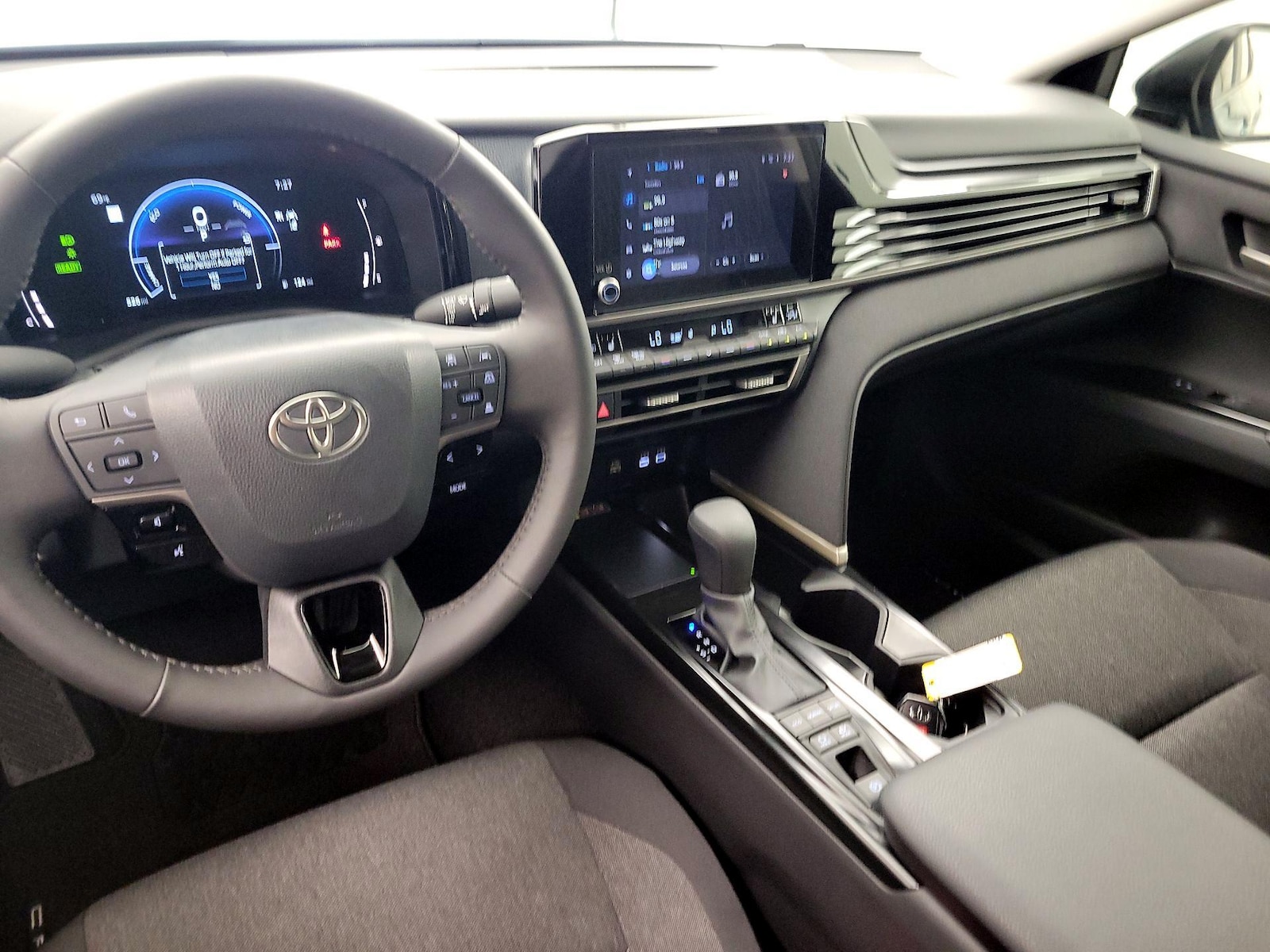 2026 Toyota Camry LE - Photo 10