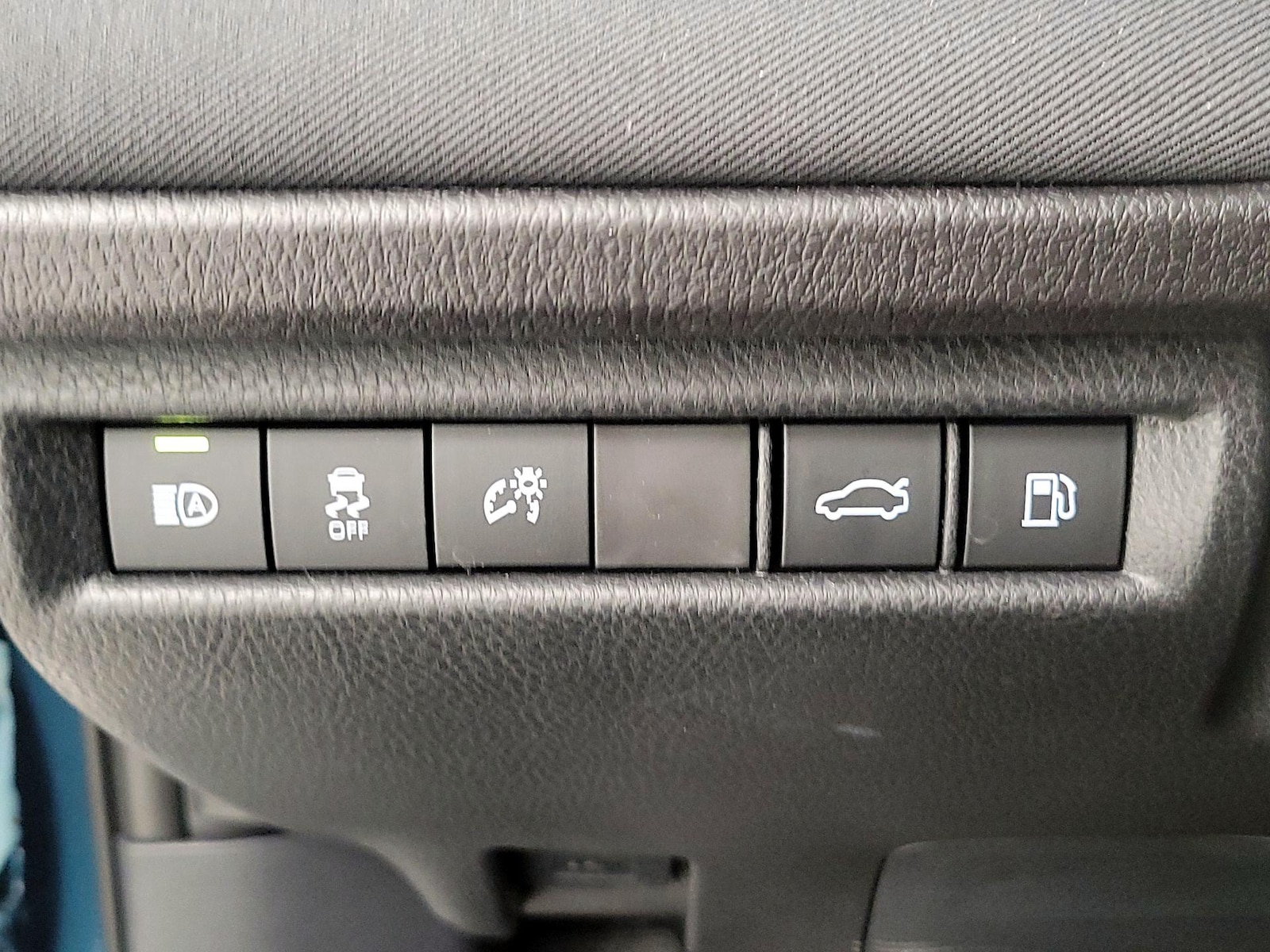 2026 Toyota Camry LE - Photo 14