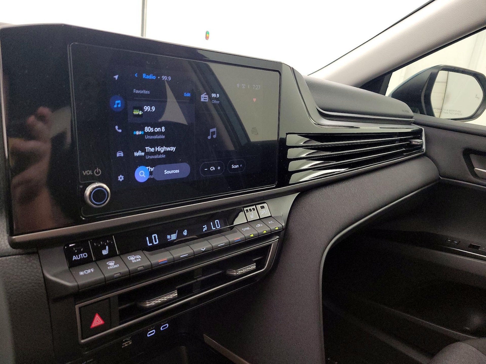 2026 Toyota Camry LE - Photo 16