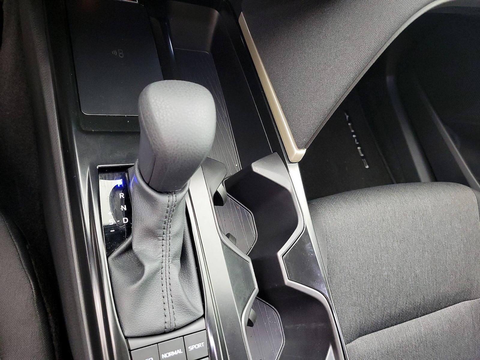 2026 Toyota Camry LE - Photo 18
