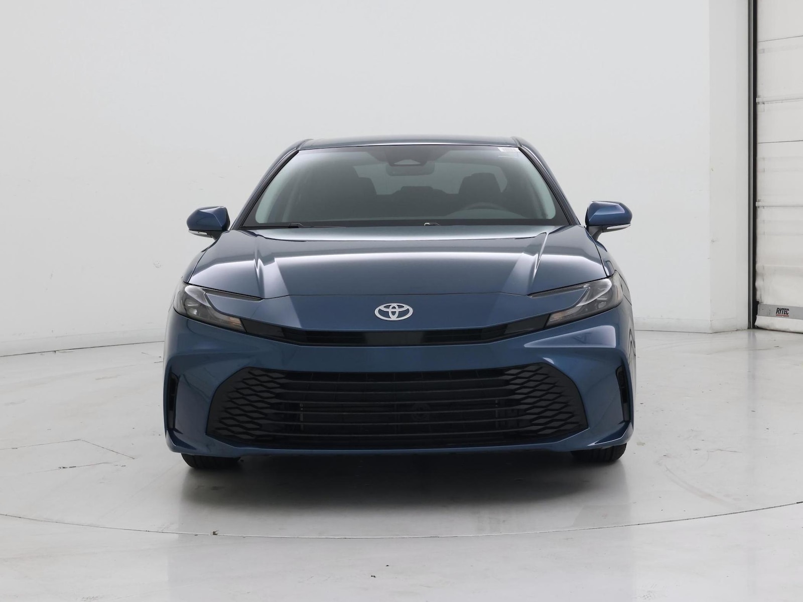 2026 Toyota Camry LE - Photo 6