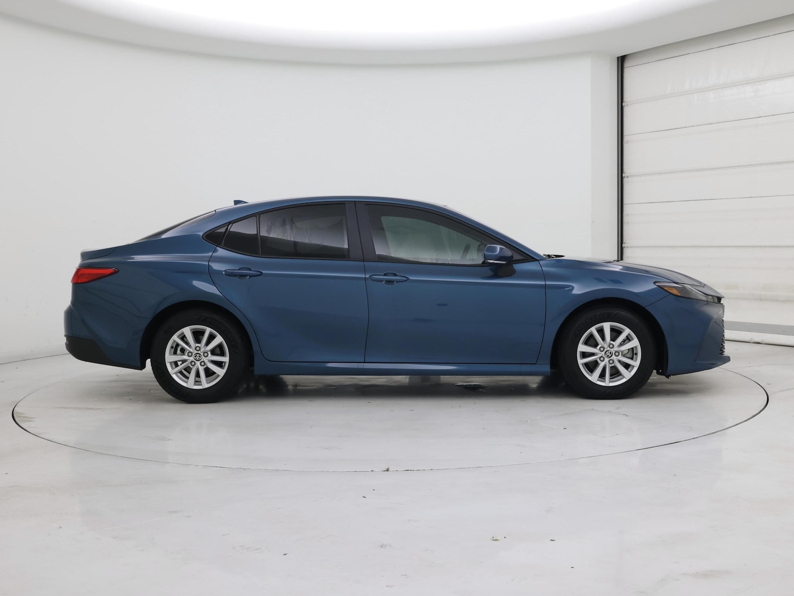 2026 Toyota Camry LE - Photo 8