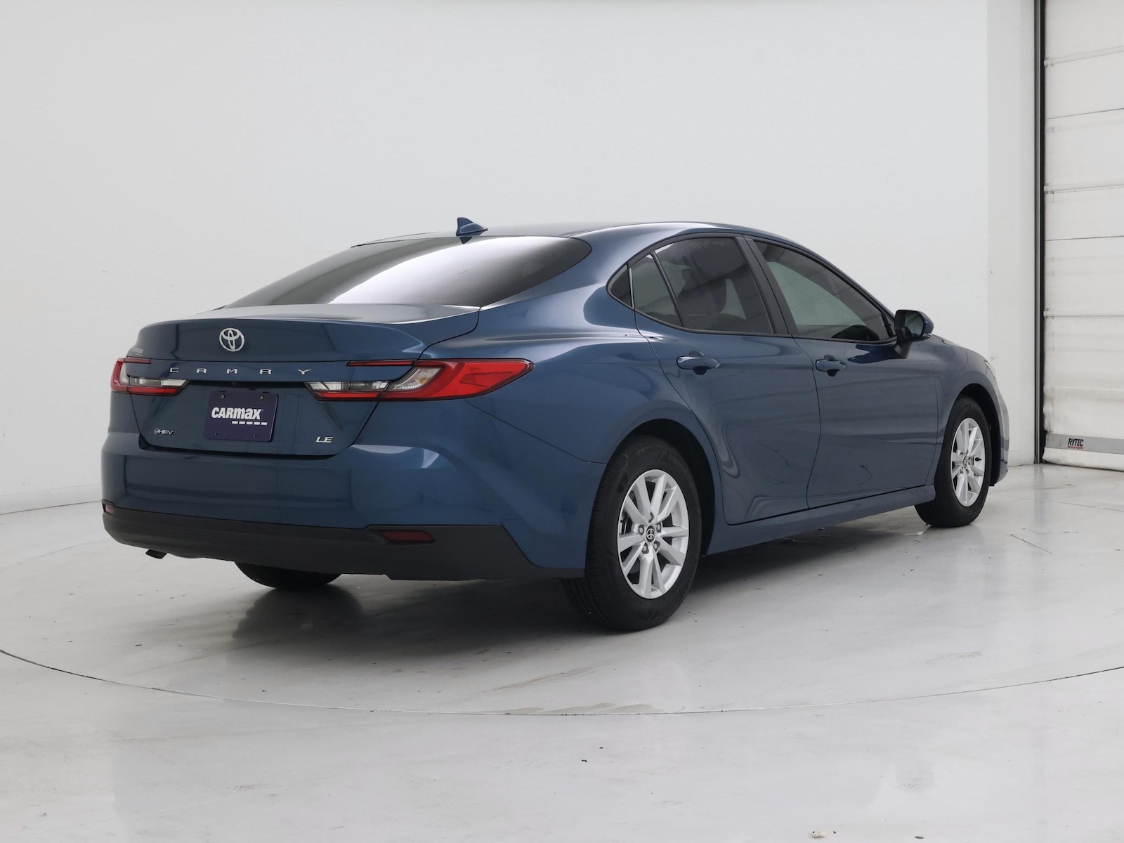 2026 Toyota Camry LE - Photo 9