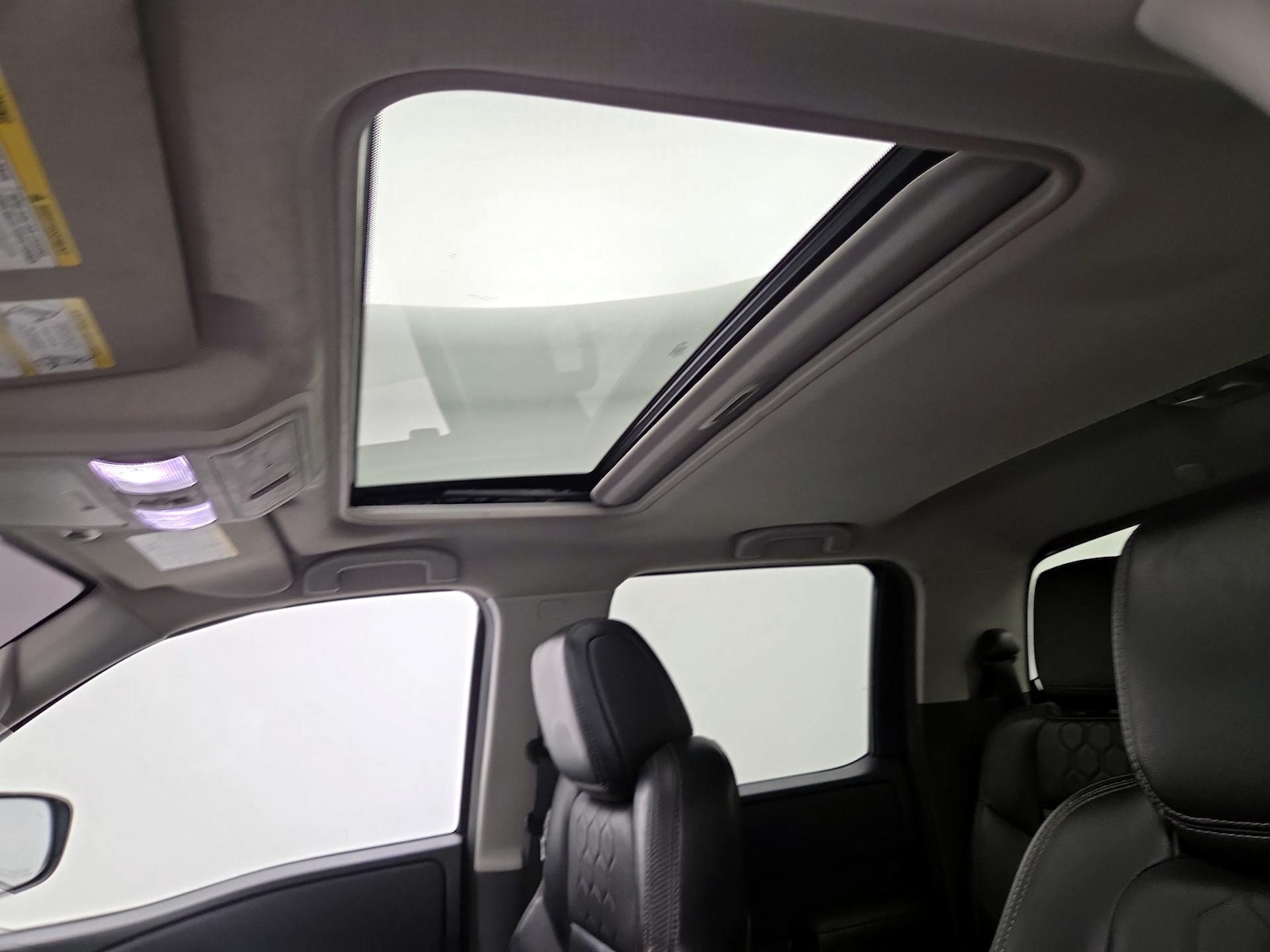 Sunroof(s) & Overhead Airbags