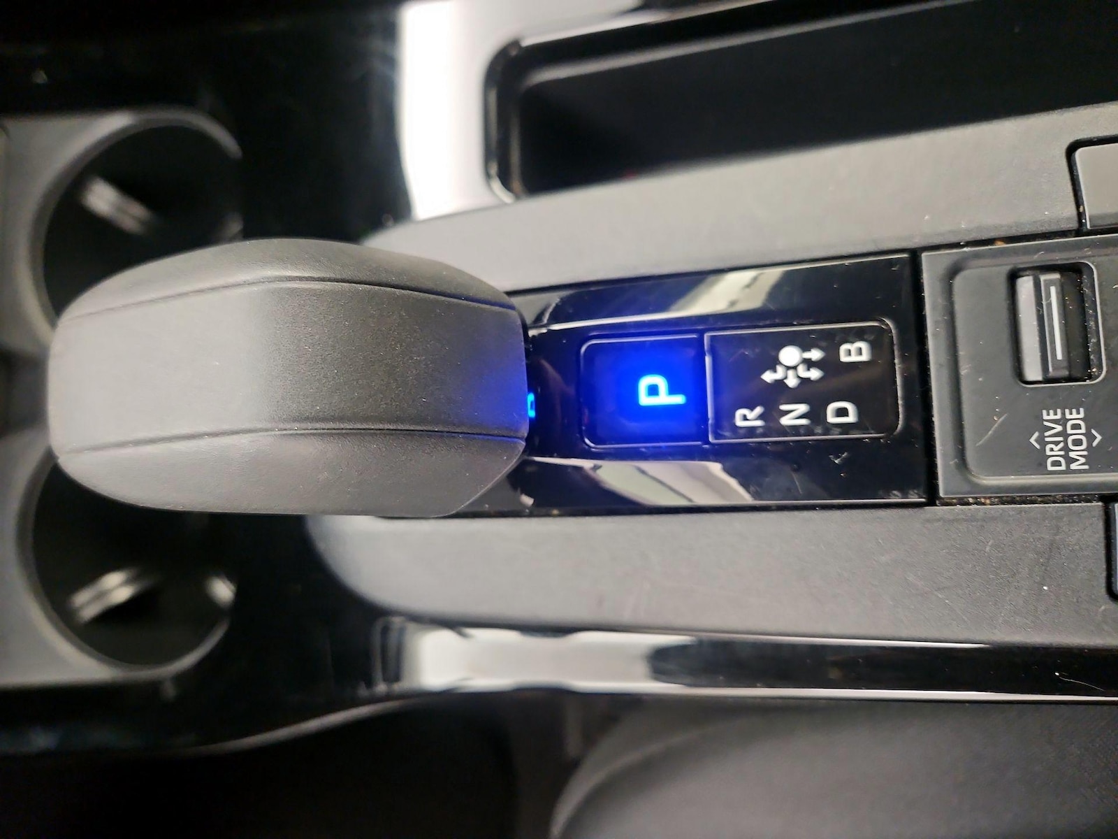 2025 Toyota Prius LE - Photo 17
